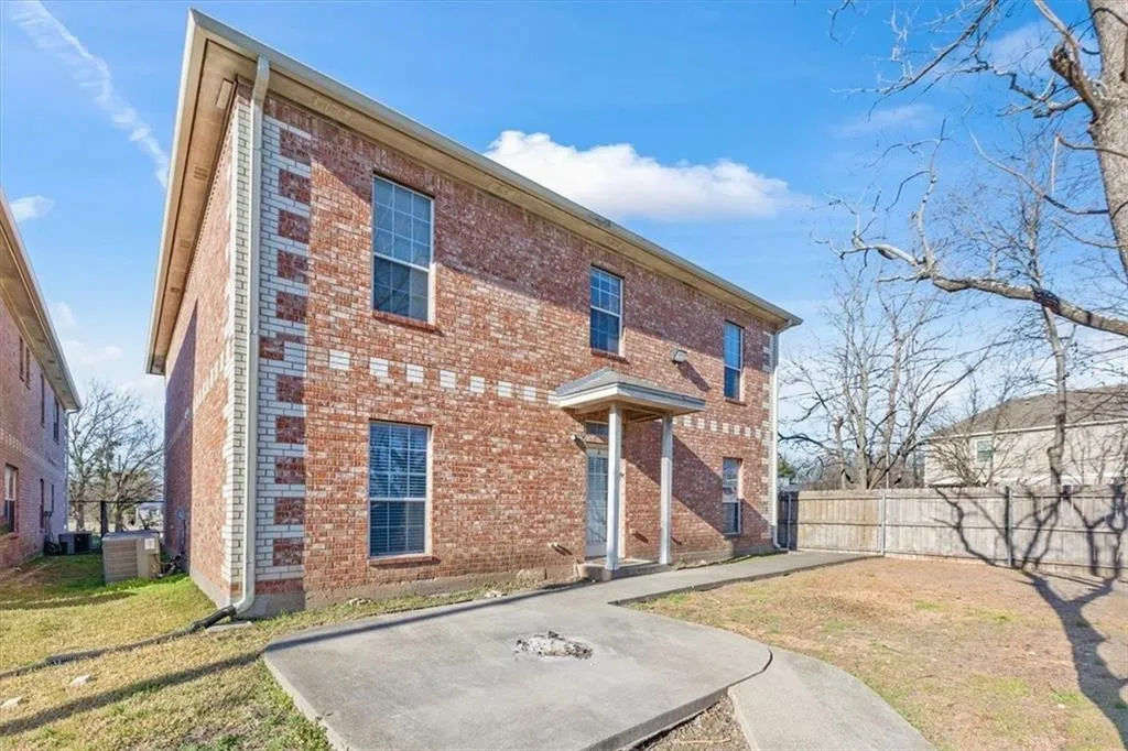 Duplex For Sale in Mc Lennan County , 1907 S 17th Street, Waco, Texas 76706, 8 Bedroom, 8 Bathroom, Garage spaces, 0 Sqft, built in 2006, mls#21315190, Real Estate Agent in Waco, Homes For Sale in Mc Lennan county, Homes For Sale in Waco, Realtor in Waco Texas, Real Estate Brokerage Independent Realty Texas, Luminita Cordes Realtor