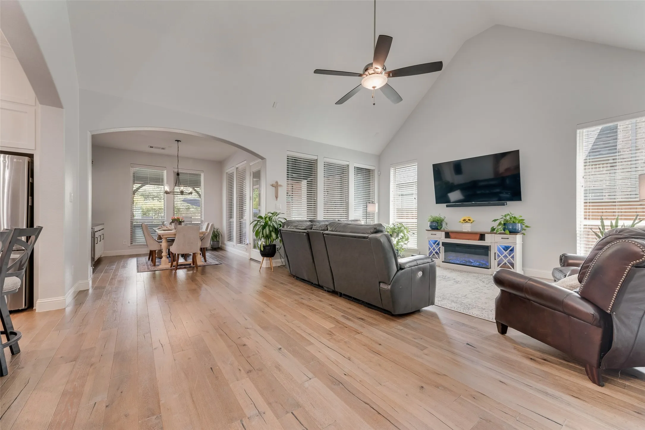 Single Family Residence For Sale in Denton County , 3761 Maxdale Drive, Prosper, Texas 75078, 4 Bedroom, 3 Bathroom, 2 Garage spaces, 2,642 Sqft, built in 2019, mls#21312515, Real Estate Agent in Prosper, Homes For Sale in Denton county, Homes For Sale in Prosper, Realtor in Prosper Texas, Real Estate Brokerage Independent Realty Texas, Luminita Cordes Realtor