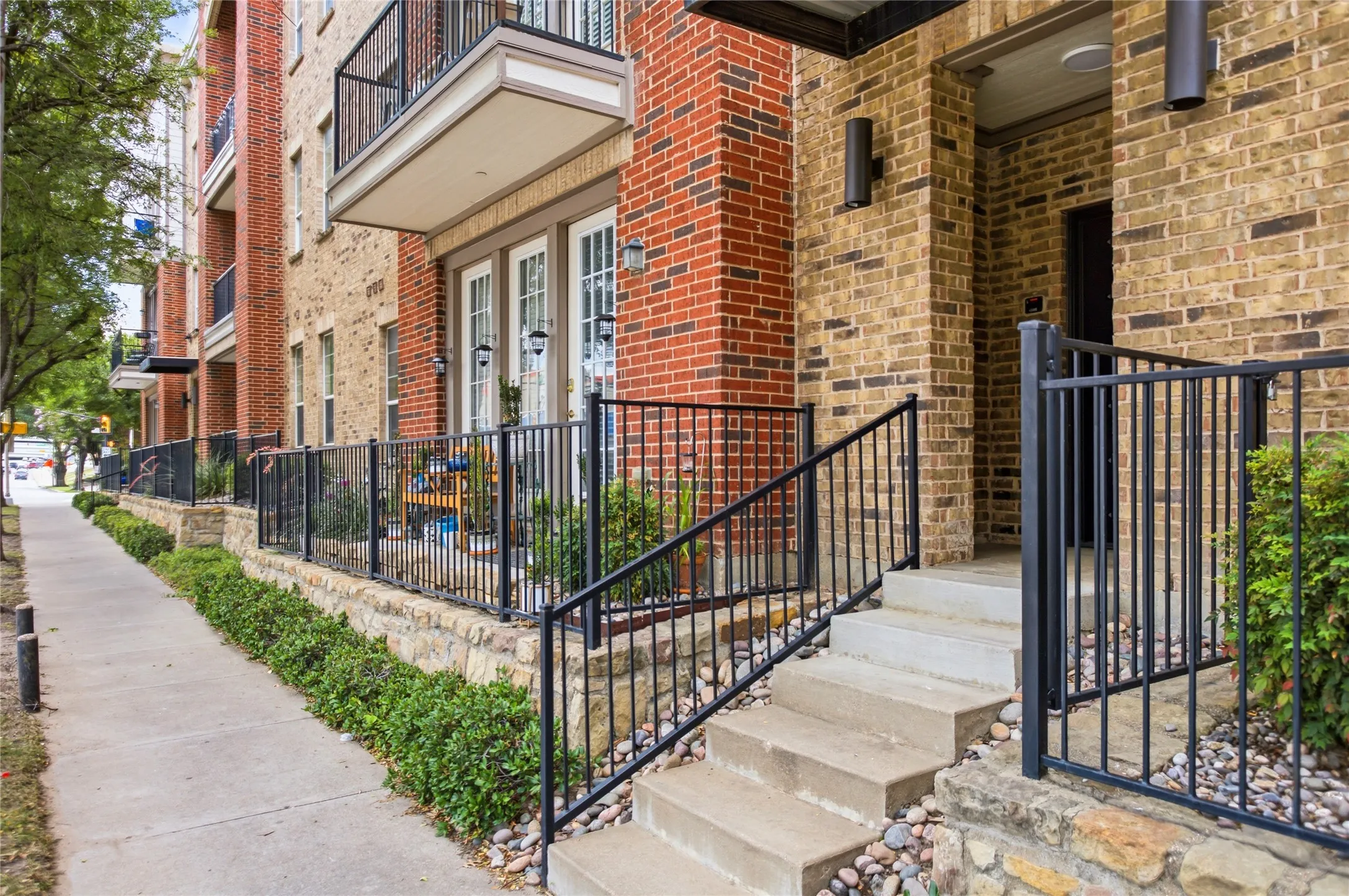 Condominium For Rent in Tarrant County , 950 Henderson Street 1210, Fort Worth, Texas 76102, 1 Bedroom, 1 Bathroom, 1 Garage spaces, 819 Sqft, built in 2007, mls#21294576, Real Estate Agent in Fort Worth, Homes For Rent in Tarrant county, Homes For Rent in Fort Worth, Realtor in Fort Worth Texas, Real Estate Brokerage Independent Realty Texas, Luminita Cordes Realtor