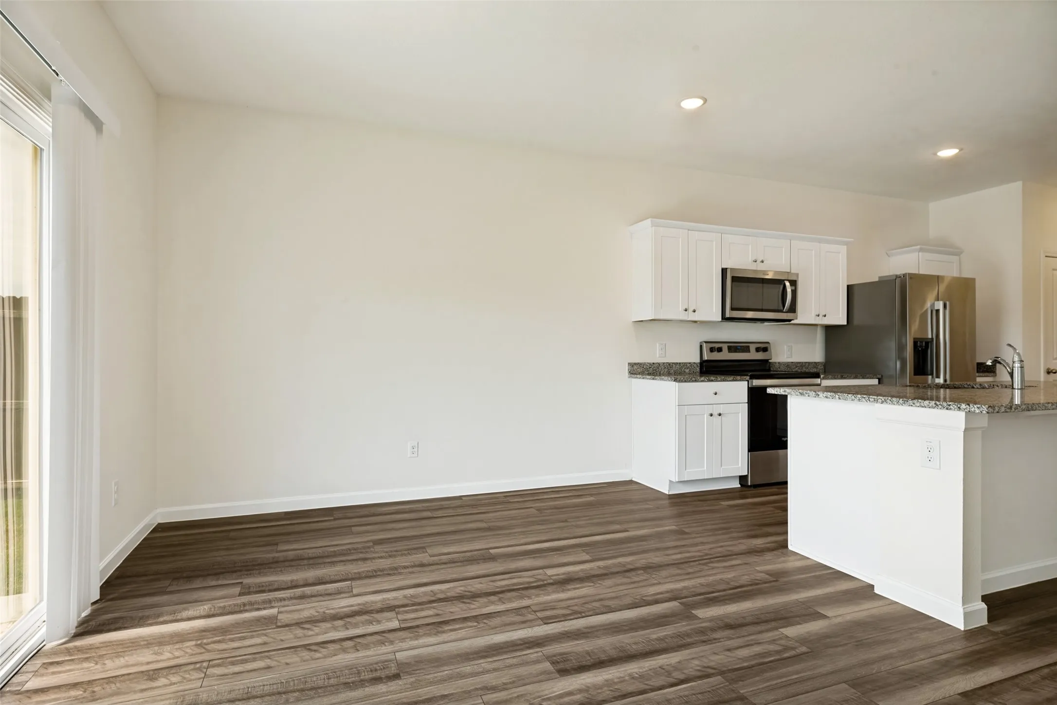 Single Family Residence For Rent in Collin County , 1702 Marquette Drive, Princeton, Texas 75407, 4 Bedroom, 3 Bathroom, 2 Garage spaces, 2,182 Sqft, built in 2021, mls#21314253, Real Estate Agent in Princeton, Homes For Rent in Collin county, Homes For Rent in Princeton, Realtor in Princeton Texas, Real Estate Brokerage Independent Realty Texas, Luminita Cordes Realtor