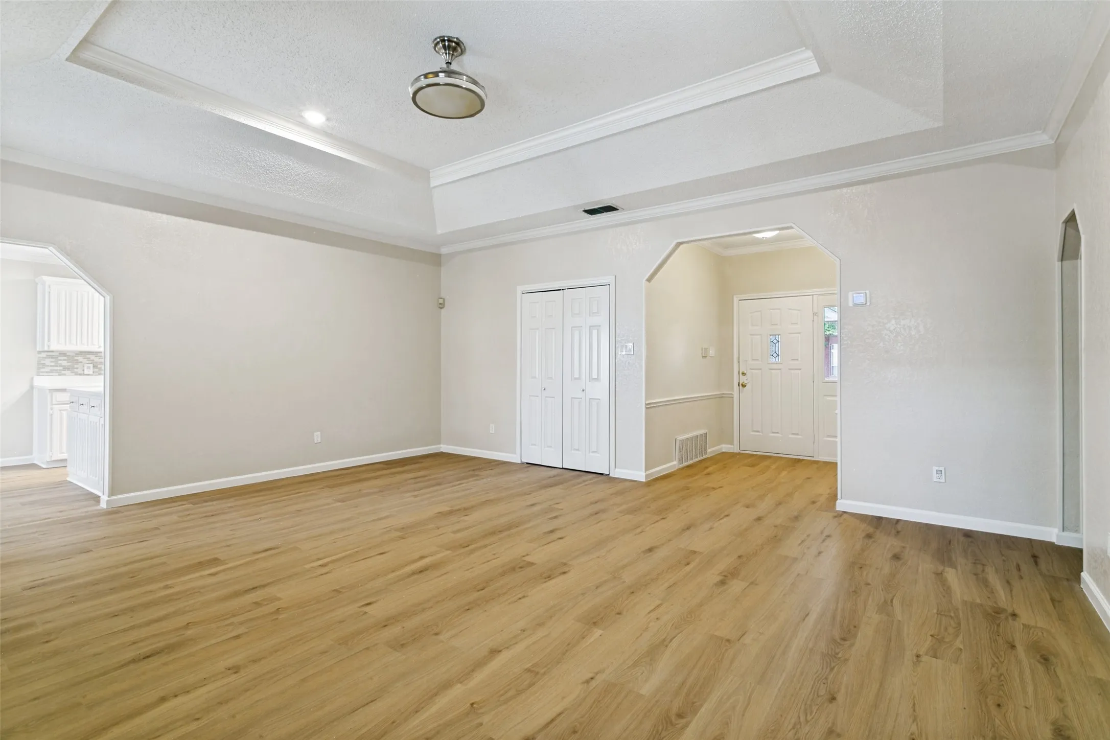 Single Family Residence For Sale in Tarrant County , 7604 Blossom Drive, Fort Worth, Texas 76133, 3 Bedroom, 2 Bathroom, 2 Garage spaces, 1,757 Sqft, built in 1987, mls#21315208, Real Estate Agent in Fort Worth, Homes For Sale in Tarrant county, Homes For Sale in Fort Worth, Realtor in Fort Worth Texas, Real Estate Brokerage Independent Realty Texas, Luminita Cordes Realtor