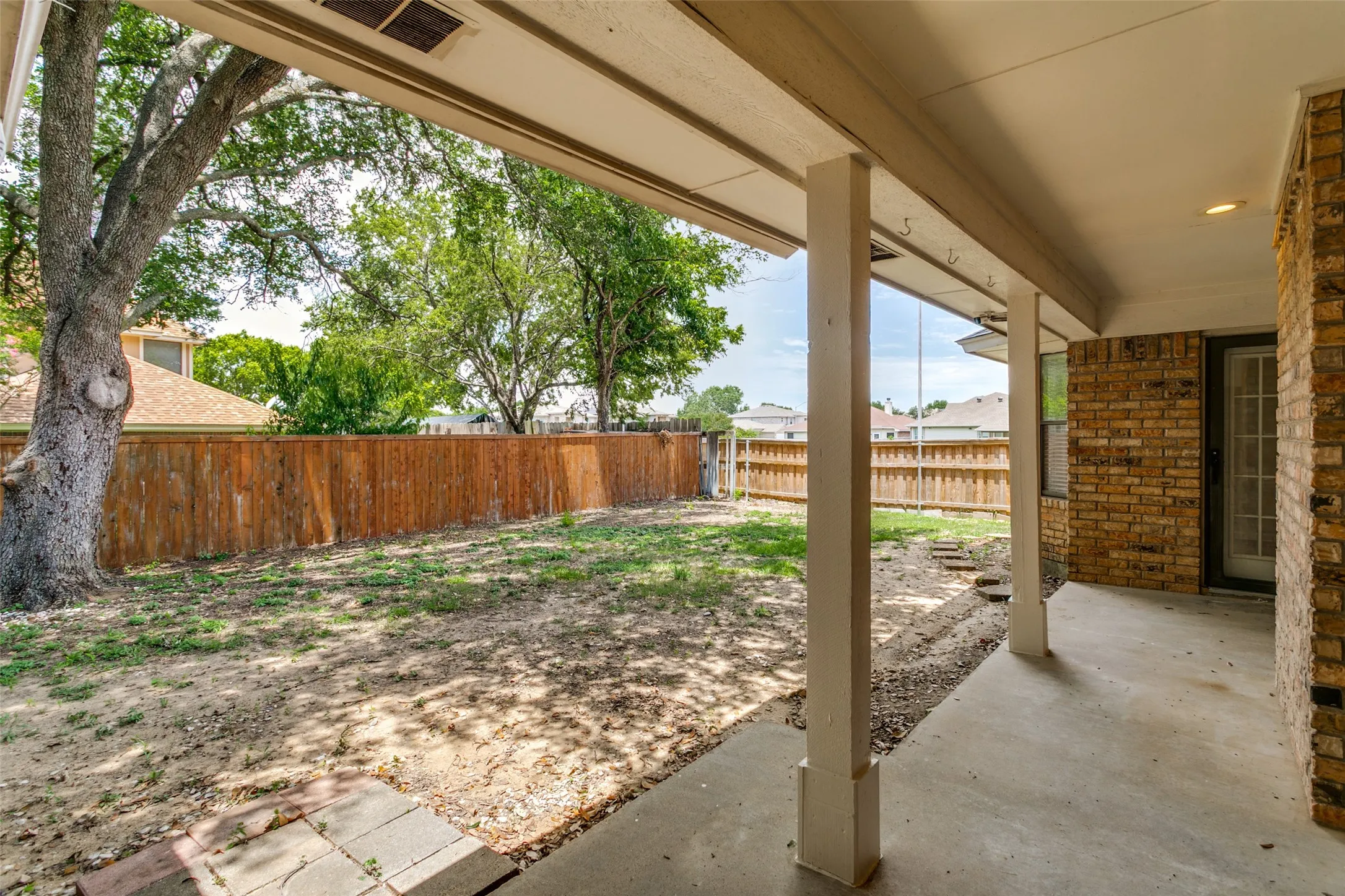 Covered patio with concrete flooring