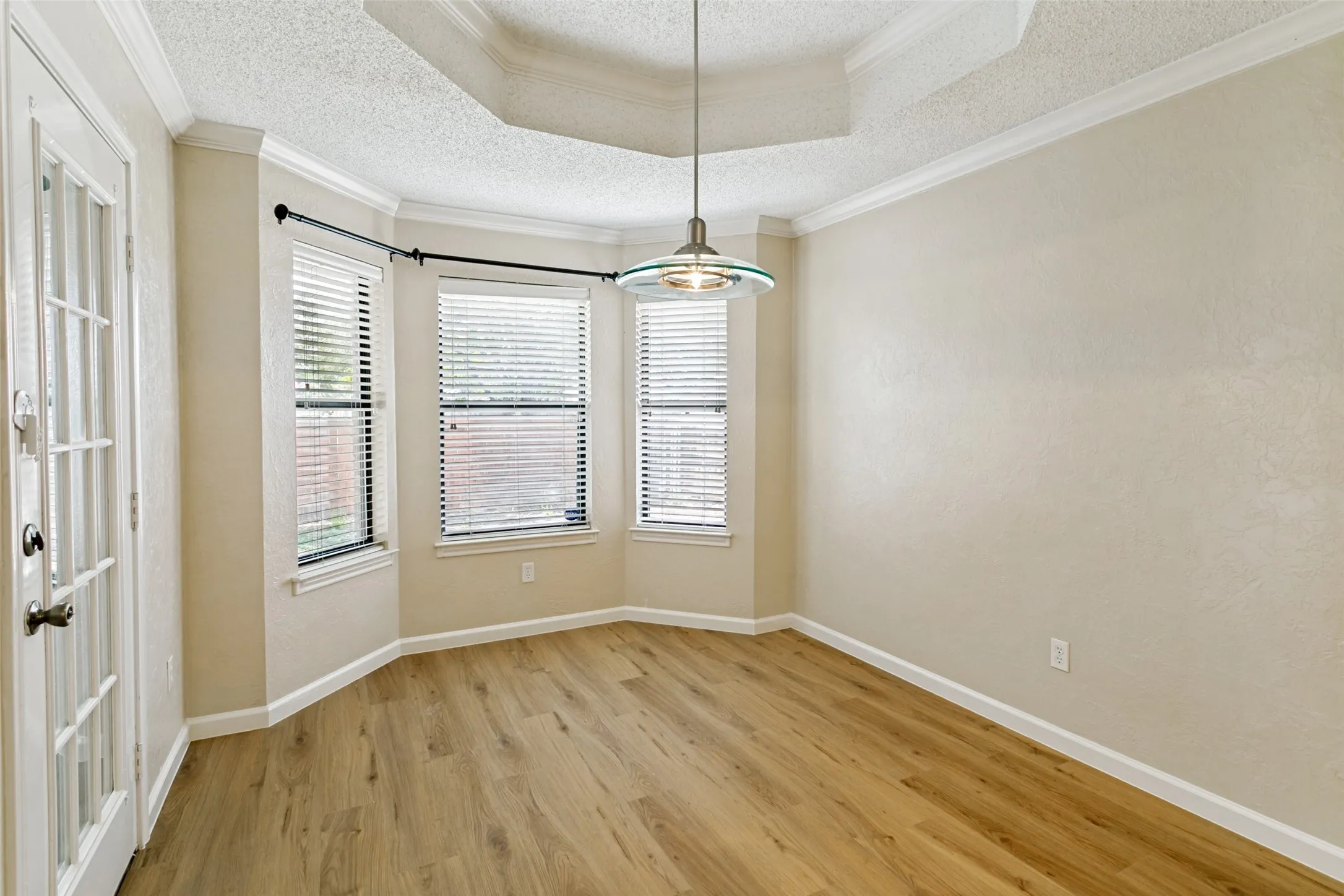 Single Family Residence For Sale in Tarrant County , 7604 Blossom Drive, Fort Worth, Texas 76133, 3 Bedroom, 2 Bathroom, 2 Garage spaces, 1,757 Sqft, built in 1987, mls#21315208, Real Estate Agent in Fort Worth, Homes For Sale in Tarrant county, Homes For Sale in Fort Worth, Realtor in Fort Worth Texas, Real Estate Brokerage Independent Realty Texas, Luminita Cordes Realtor