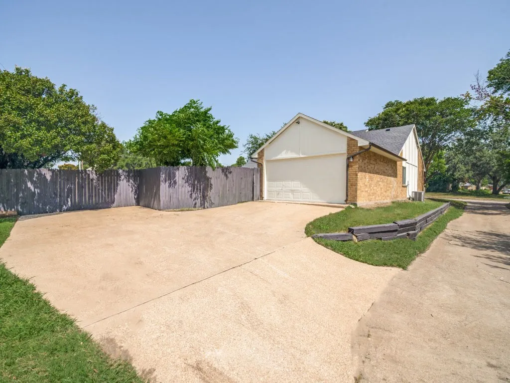 Single Family Residence For Sale in Collin County , 2036 Apple Valley Road, Plano, Texas 75023, 3 Bedroom, 2 Bathroom, 2 Garage spaces, 1,748 Sqft, built in 1981, mls#21315209, Real Estate Agent in Plano, Homes For Sale in Collin county, Homes For Sale in Plano, Realtor in Plano Texas, Real Estate Brokerage Independent Realty Texas, Luminita Cordes Realtor