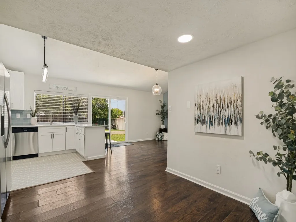 Single Family Residence For Sale in Collin County , 2036 Apple Valley Road, Plano, Texas 75023, 3 Bedroom, 2 Bathroom, 2 Garage spaces, 1,748 Sqft, built in 1981, mls#21315209, Real Estate Agent in Plano, Homes For Sale in Collin county, Homes For Sale in Plano, Realtor in Plano Texas, Real Estate Brokerage Independent Realty Texas, Luminita Cordes Realtor