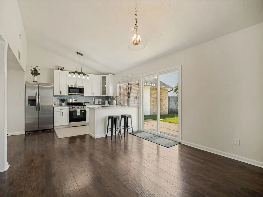 Single Family Residence For Sale in Collin County , 2036 Apple Valley Road, Plano, Texas 75023, 3 Bedroom, 2 Bathroom, 2 Garage spaces, 1,748 Sqft, built in 1981, mls#21315209, Real Estate Agent in Plano, Homes For Sale in Collin county, Homes For Sale in Plano, Realtor in Plano Texas, Real Estate Brokerage Independent Realty Texas, Luminita Cordes Realtor