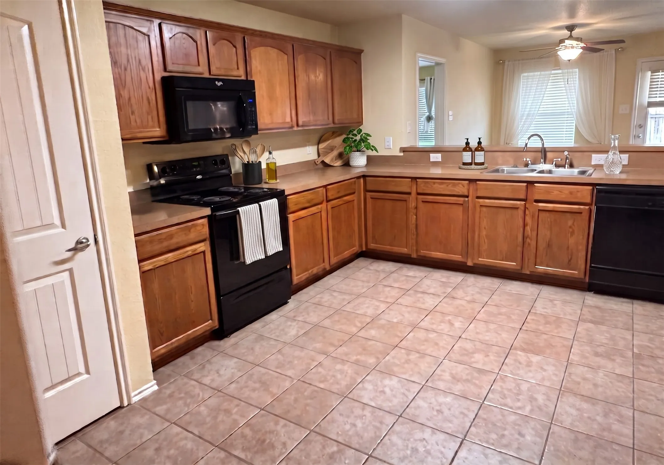 Kitchen-all photos virtually staged