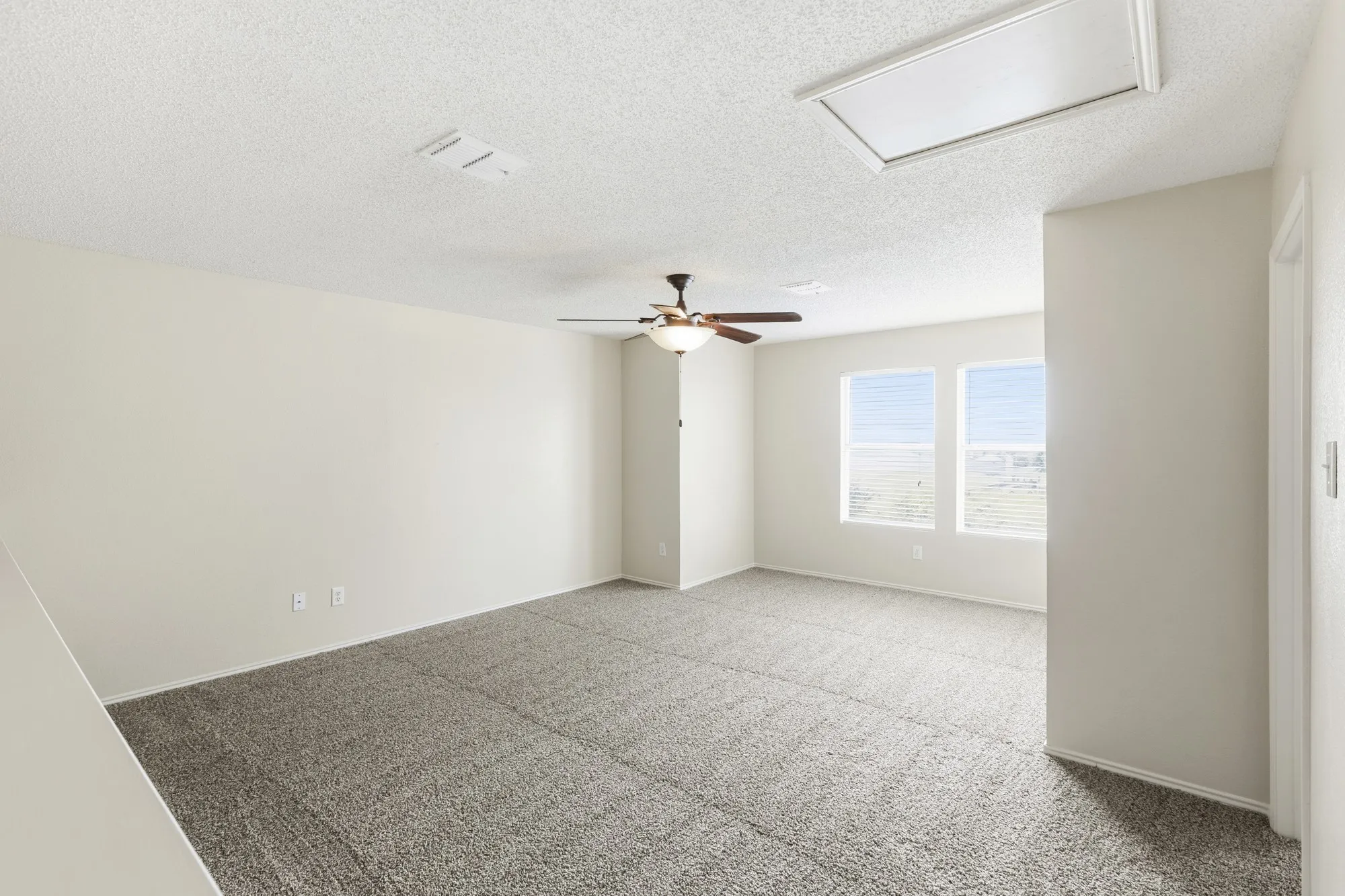 Single Family Residence For Sale in Rockwall County , 1508 Stewart Drive, Rockwall, Texas 75032, 4 Bedroom, 3 Bathroom, 2 Garage spaces, 2,250 Sqft, built in 2000, mls#21315211, Real Estate Agent in Rockwall, Homes For Sale in Rockwall county, Homes For Sale in Rockwall, Realtor in Rockwall Texas, Real Estate Brokerage Independent Realty Texas, Luminita Cordes Realtor