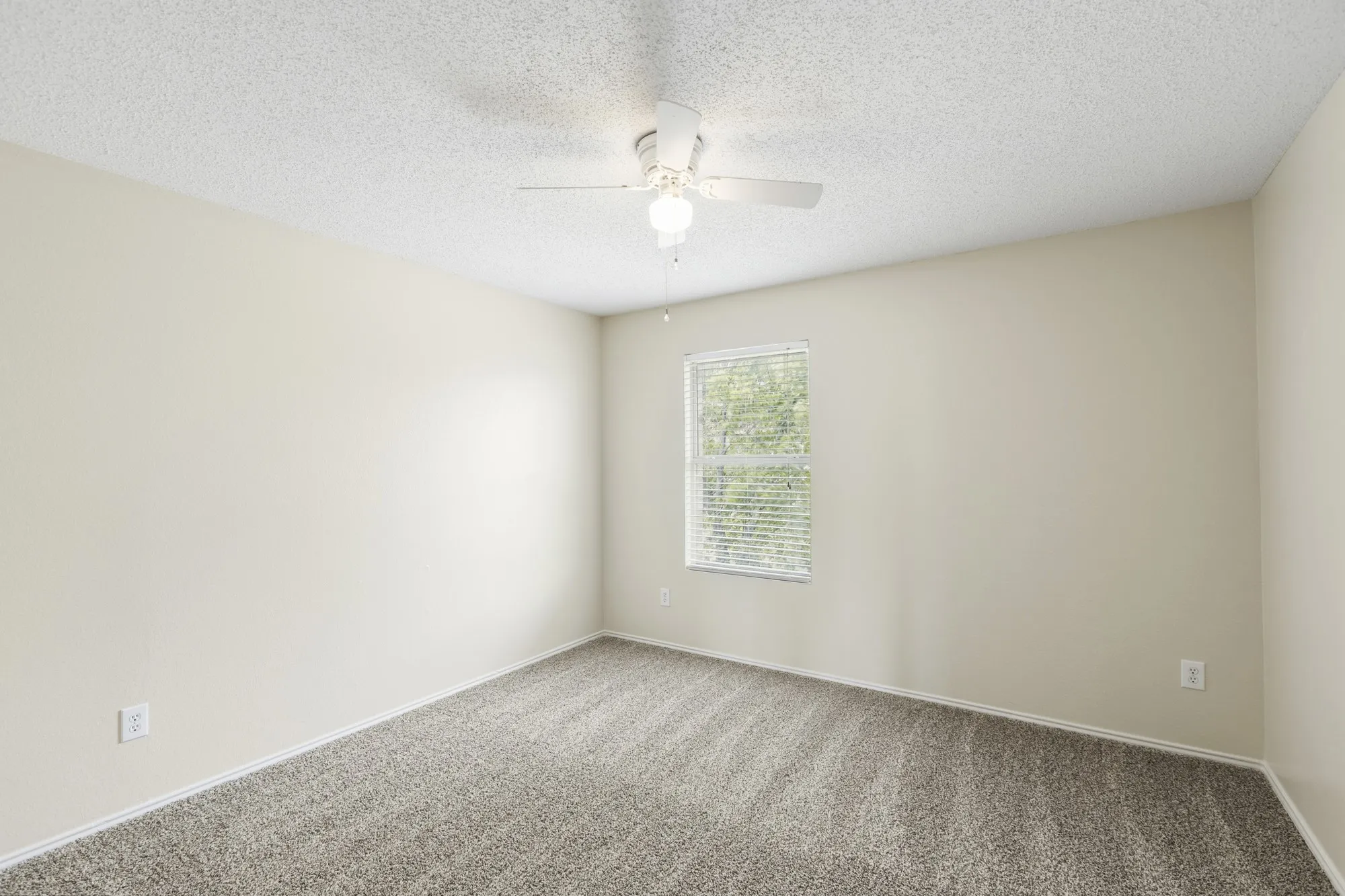 Single Family Residence For Sale in Rockwall County , 1508 Stewart Drive, Rockwall, Texas 75032, 4 Bedroom, 3 Bathroom, 2 Garage spaces, 2,250 Sqft, built in 2000, mls#21315211, Real Estate Agent in Rockwall, Homes For Sale in Rockwall county, Homes For Sale in Rockwall, Realtor in Rockwall Texas, Real Estate Brokerage Independent Realty Texas, Luminita Cordes Realtor