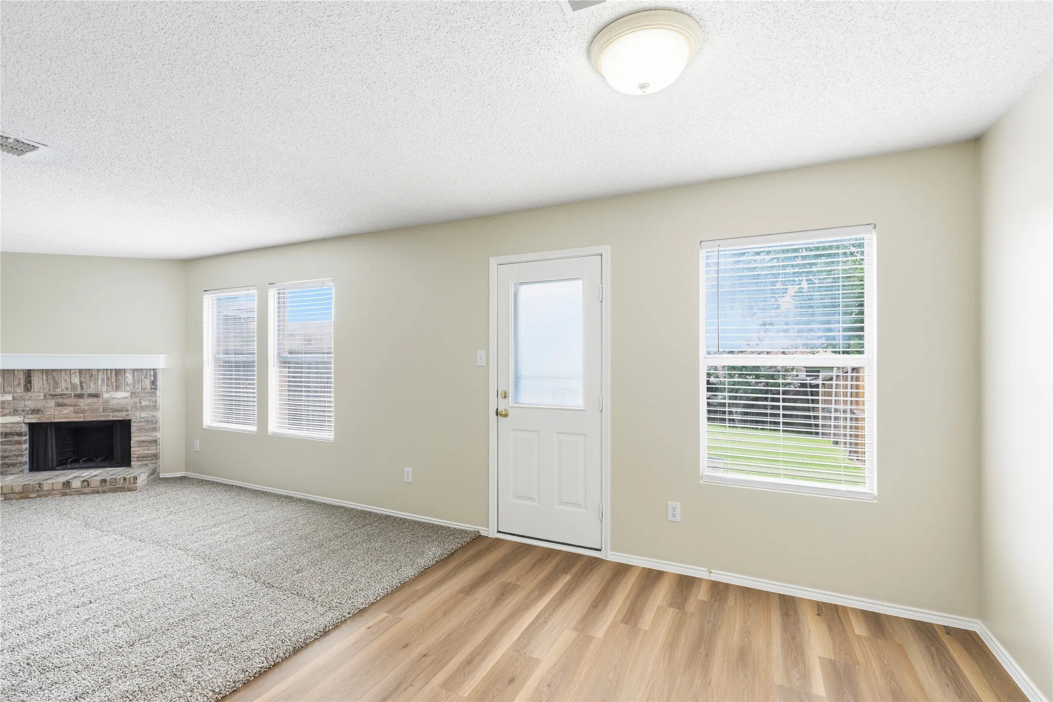 Single Family Residence For Sale in Rockwall County , 1508 Stewart Drive, Rockwall, Texas 75032, 4 Bedroom, 3 Bathroom, 2 Garage spaces, 2,250 Sqft, built in 2000, mls#21315211, Real Estate Agent in Rockwall, Homes For Sale in Rockwall county, Homes For Sale in Rockwall, Realtor in Rockwall Texas, Real Estate Brokerage Independent Realty Texas, Luminita Cordes Realtor