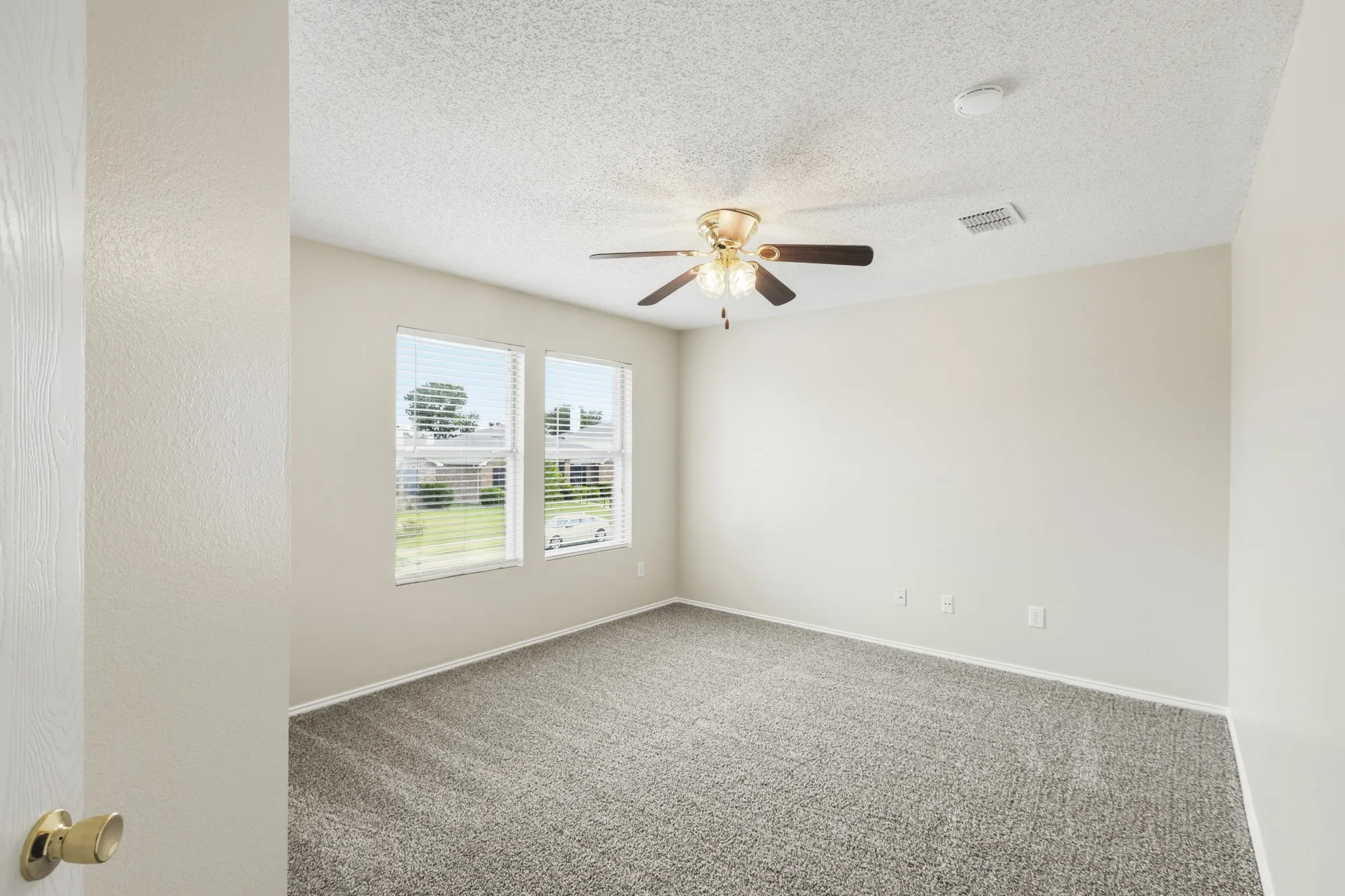 Single Family Residence For Sale in Rockwall County , 1508 Stewart Drive, Rockwall, Texas 75032, 4 Bedroom, 3 Bathroom, 2 Garage spaces, 2,250 Sqft, built in 2000, mls#21315211, Real Estate Agent in Rockwall, Homes For Sale in Rockwall county, Homes For Sale in Rockwall, Realtor in Rockwall Texas, Real Estate Brokerage Independent Realty Texas, Luminita Cordes Realtor