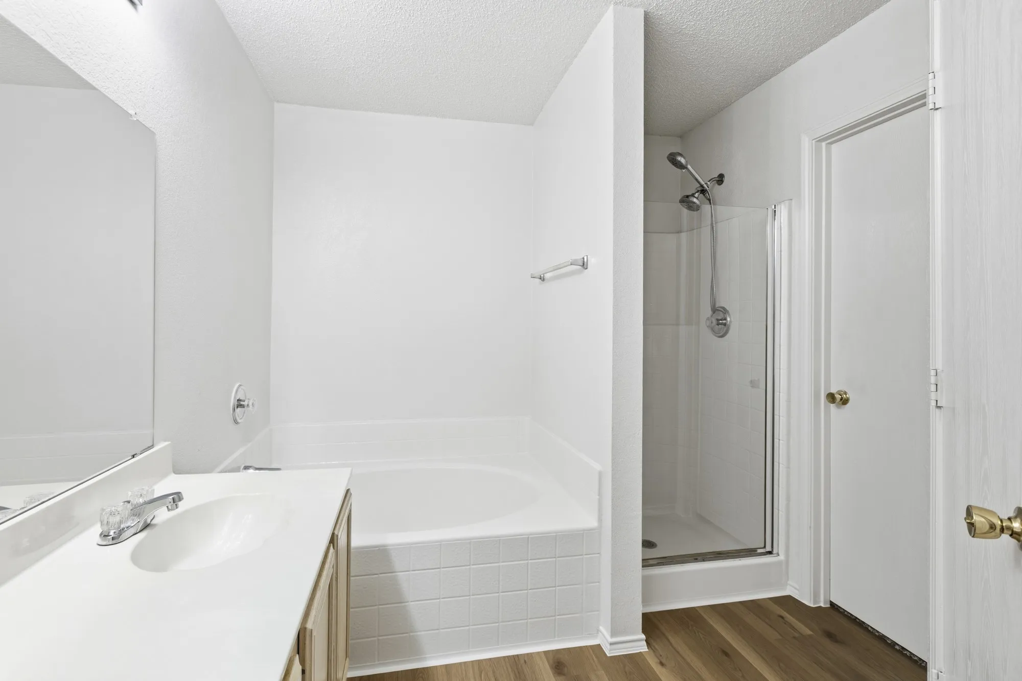 Single Family Residence For Sale in Rockwall County , 1508 Stewart Drive, Rockwall, Texas 75032, 4 Bedroom, 3 Bathroom, 2 Garage spaces, 2,250 Sqft, built in 2000, mls#21315211, Real Estate Agent in Rockwall, Homes For Sale in Rockwall county, Homes For Sale in Rockwall, Realtor in Rockwall Texas, Real Estate Brokerage Independent Realty Texas, Luminita Cordes Realtor