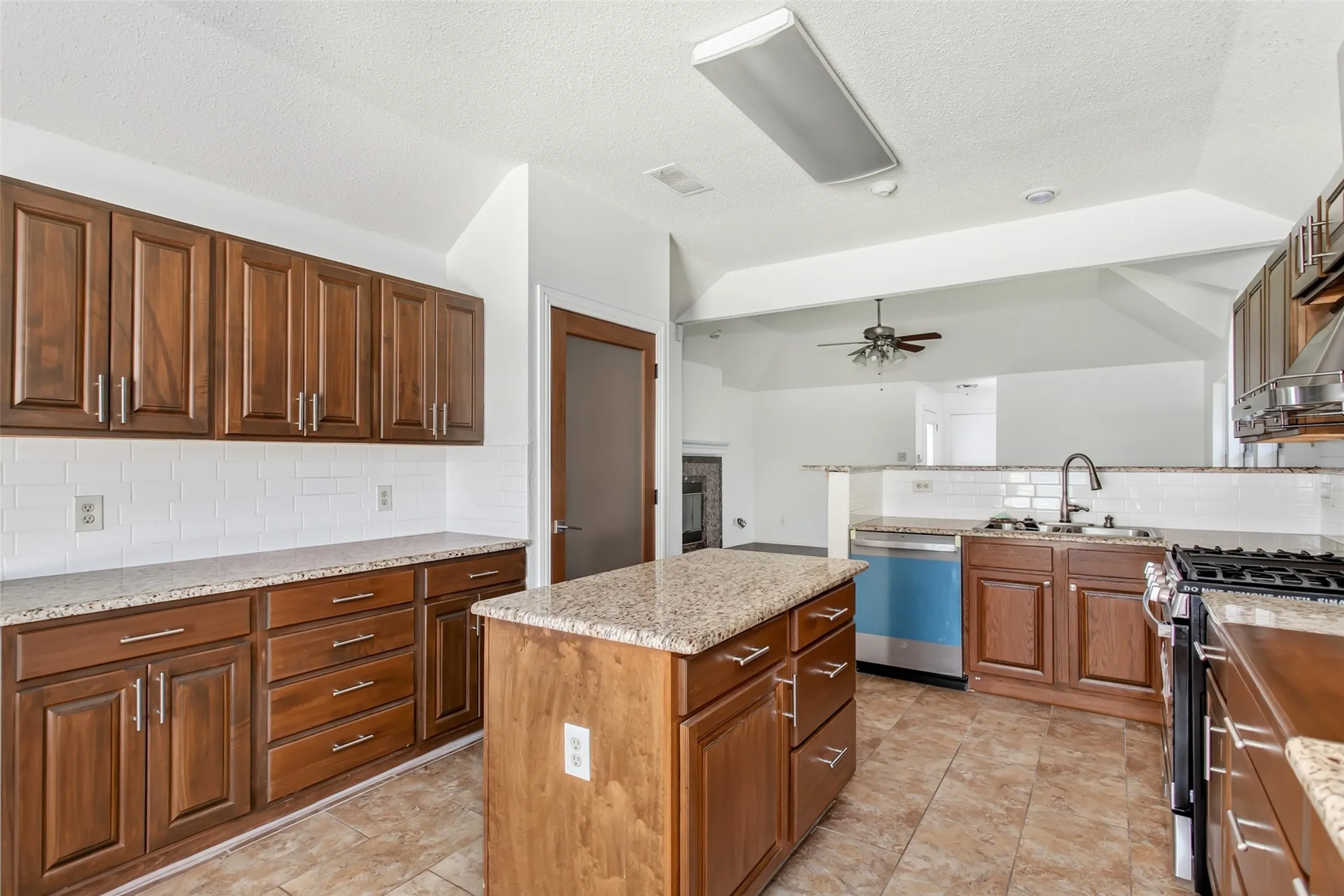 Single Family Residence For Sale in Dallas County , 6610 Falcon Street, Rowlett, Texas 75089, 4 Bedroom, 2 Bathroom, 2 Garage spaces, 2,365 Sqft, built in 1991, mls#21315221, Real Estate Agent in Rowlett, Homes For Sale in Dallas county, Homes For Sale in Rowlett, Realtor in Rowlett Texas, Real Estate Brokerage Independent Realty Texas, Luminita Cordes Realtor