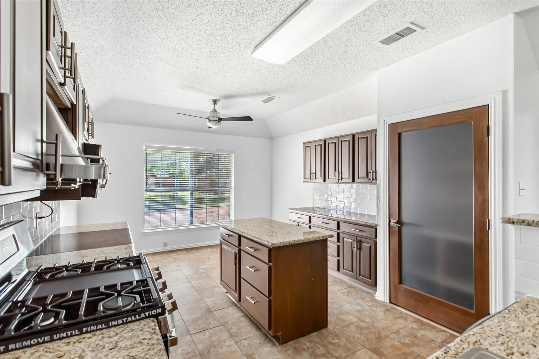Single Family Residence For Sale in Dallas County , 6610 Falcon Street, Rowlett, Texas 75089, 4 Bedroom, 2 Bathroom, 2 Garage spaces, 2,365 Sqft, built in 1991, mls#21315221, Real Estate Agent in Rowlett, Homes For Sale in Dallas county, Homes For Sale in Rowlett, Realtor in Rowlett Texas, Real Estate Brokerage Independent Realty Texas, Luminita Cordes Realtor
