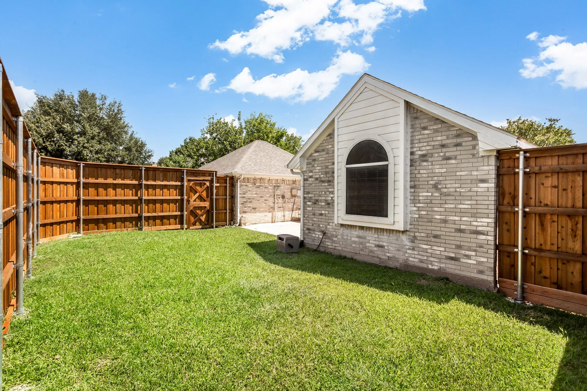 Single Family Residence For Sale in Dallas County , 6610 Falcon Street, Rowlett, Texas 75089, 4 Bedroom, 2 Bathroom, 2 Garage spaces, 2,365 Sqft, built in 1991, mls#21315221, Real Estate Agent in Rowlett, Homes For Sale in Dallas county, Homes For Sale in Rowlett, Realtor in Rowlett Texas, Real Estate Brokerage Independent Realty Texas, Luminita Cordes Realtor