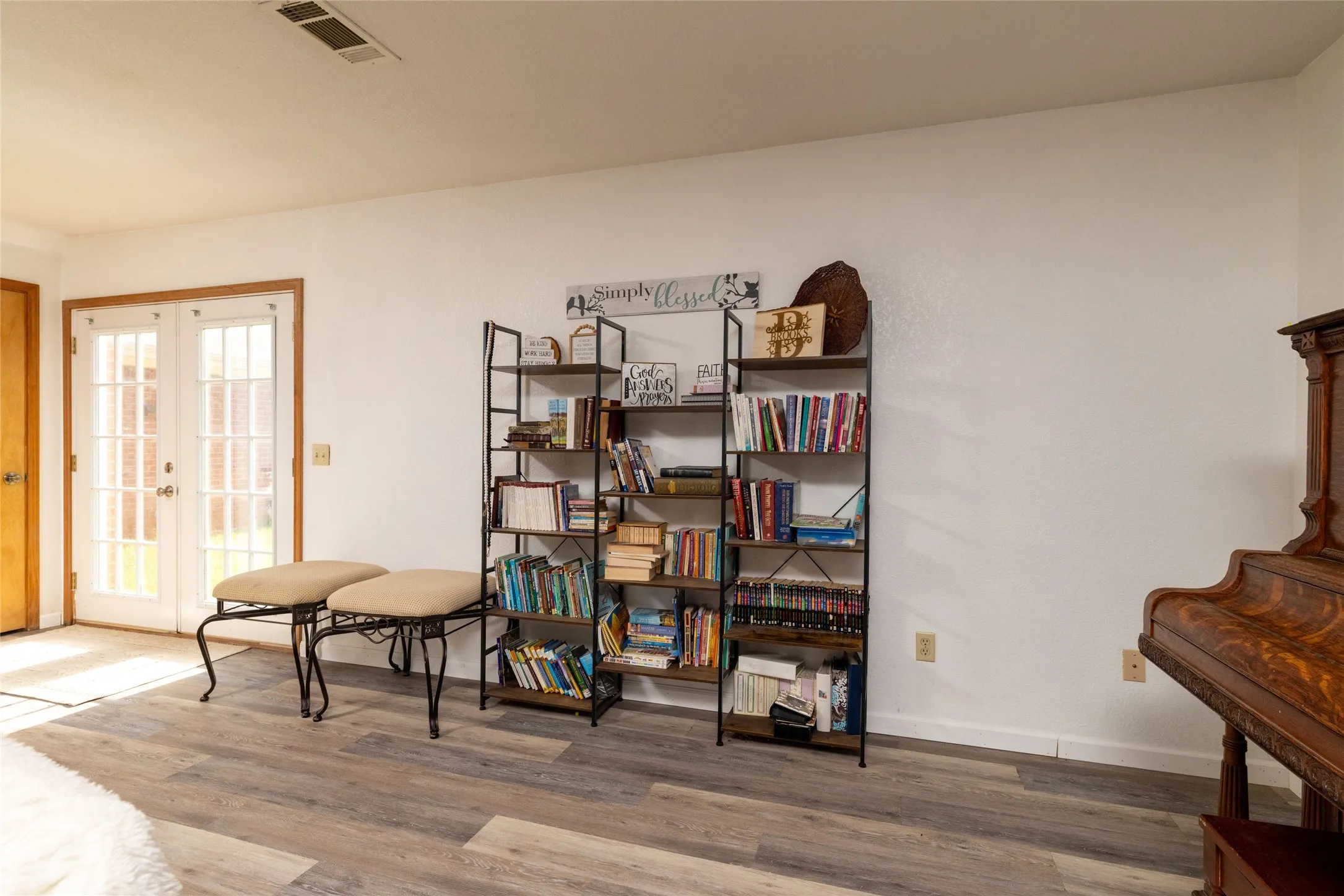 Single Family Residence For Sale in Wise County , 448 County Road 4287, Decatur, Texas 76234, 4 Bedroom, 2 Bathroom, 2 Garage spaces, 4,550 Sqft, built in 2000, mls#21315233, Real Estate Agent in Decatur, Homes For Sale in Wise county, Homes For Sale in Decatur, Realtor in Decatur Texas, Real Estate Brokerage Independent Realty Texas, Luminita Cordes Realtor