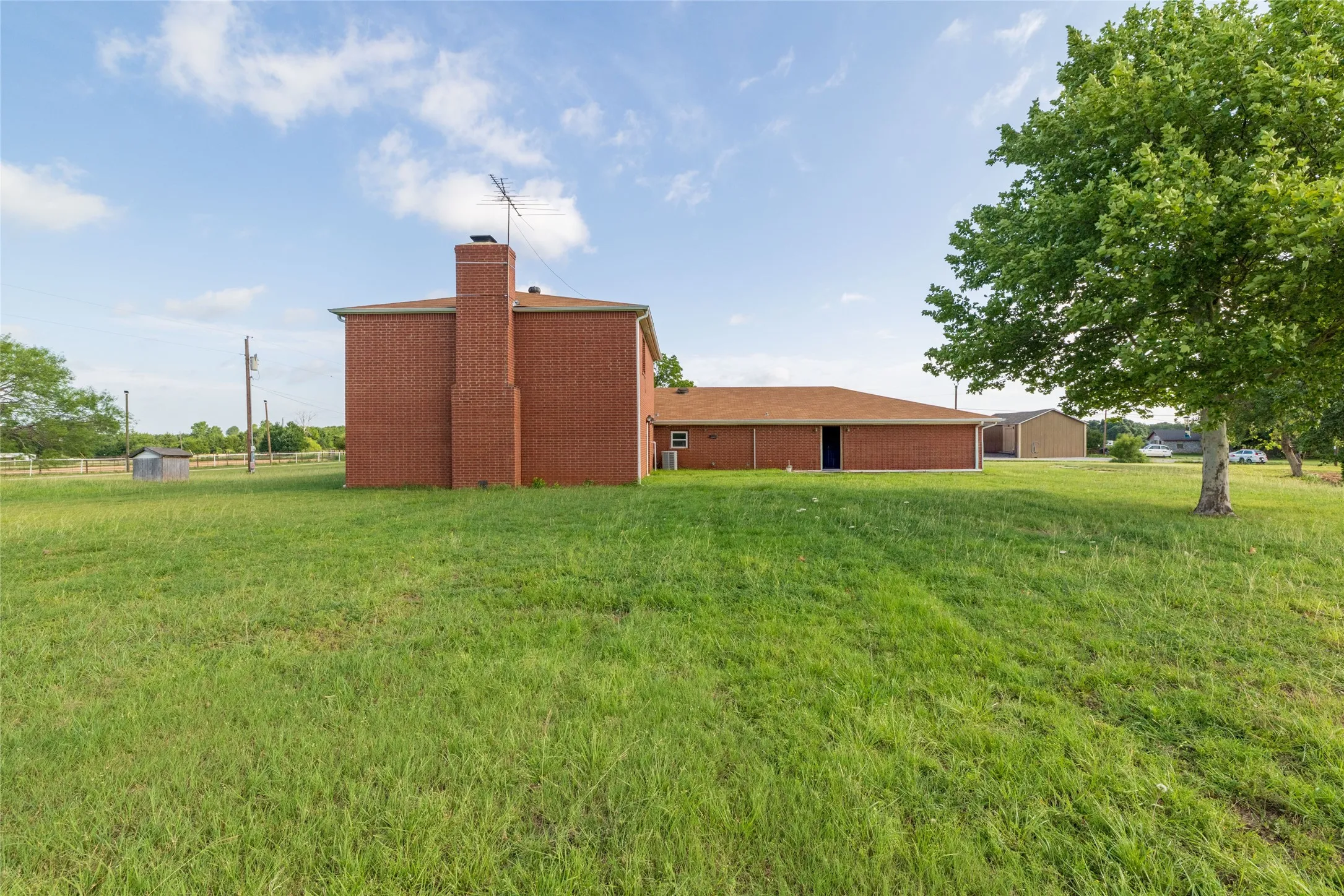 Single Family Residence For Sale in Wise County , 448 County Road 4287, Decatur, Texas 76234, 4 Bedroom, 2 Bathroom, 2 Garage spaces, 4,550 Sqft, built in 2000, mls#21315233, Real Estate Agent in Decatur, Homes For Sale in Wise county, Homes For Sale in Decatur, Realtor in Decatur Texas, Real Estate Brokerage Independent Realty Texas, Luminita Cordes Realtor
