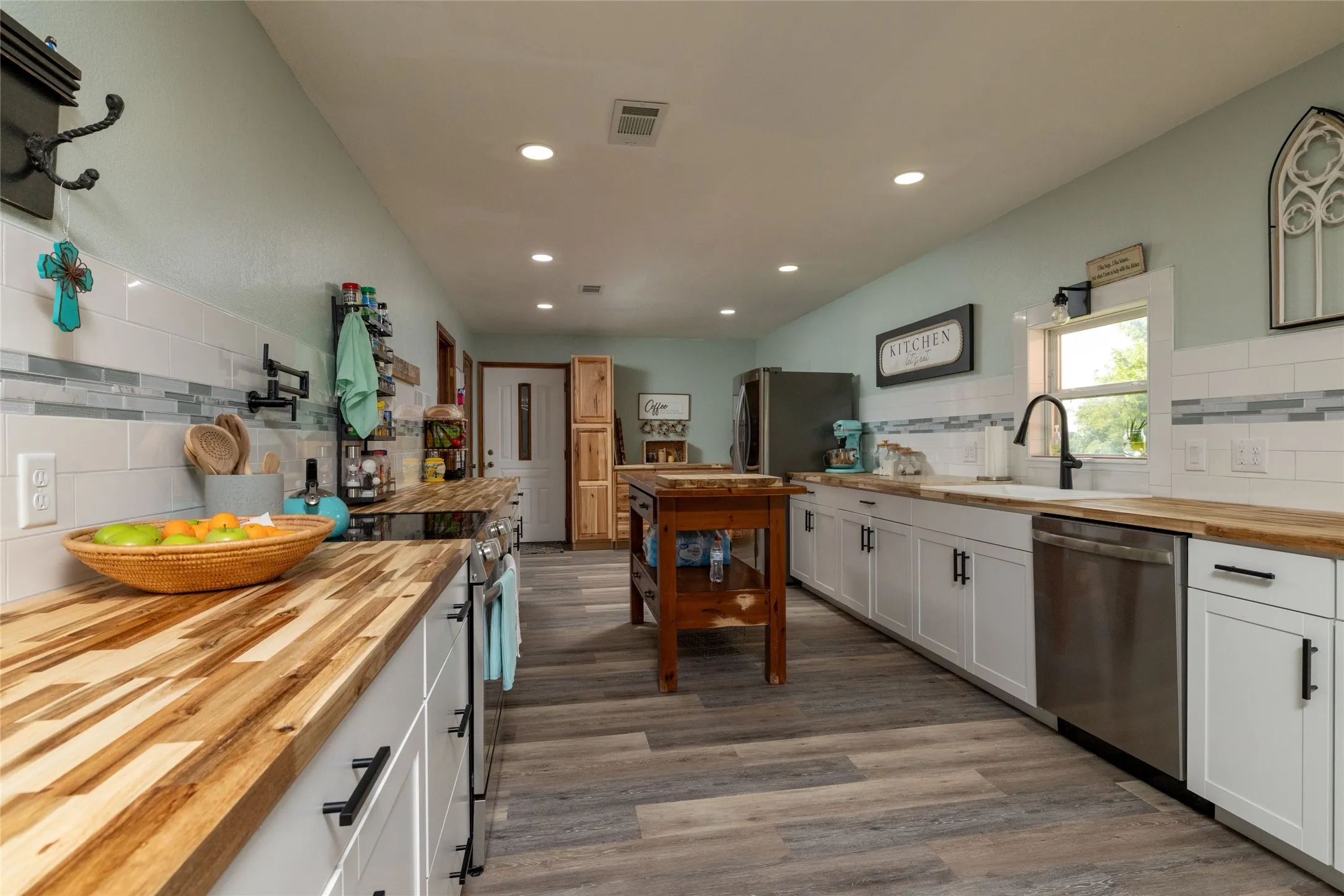 Single Family Residence For Sale in Wise County , 448 County Road 4287, Decatur, Texas 76234, 4 Bedroom, 2 Bathroom, 2 Garage spaces, 4,550 Sqft, built in 2000, mls#21315233, Real Estate Agent in Decatur, Homes For Sale in Wise county, Homes For Sale in Decatur, Realtor in Decatur Texas, Real Estate Brokerage Independent Realty Texas, Luminita Cordes Realtor