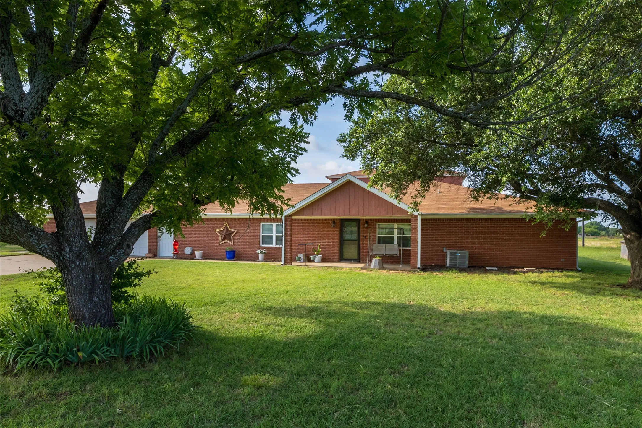Single Family Residence For Sale in Wise County , 448 County Road 4287, Decatur, Texas 76234, 4 Bedroom, 2 Bathroom, 2 Garage spaces, 4,550 Sqft, built in 2000, mls#21315233, Real Estate Agent in Decatur, Homes For Sale in Wise county, Homes For Sale in Decatur, Realtor in Decatur Texas, Real Estate Brokerage Independent Realty Texas, Luminita Cordes Realtor