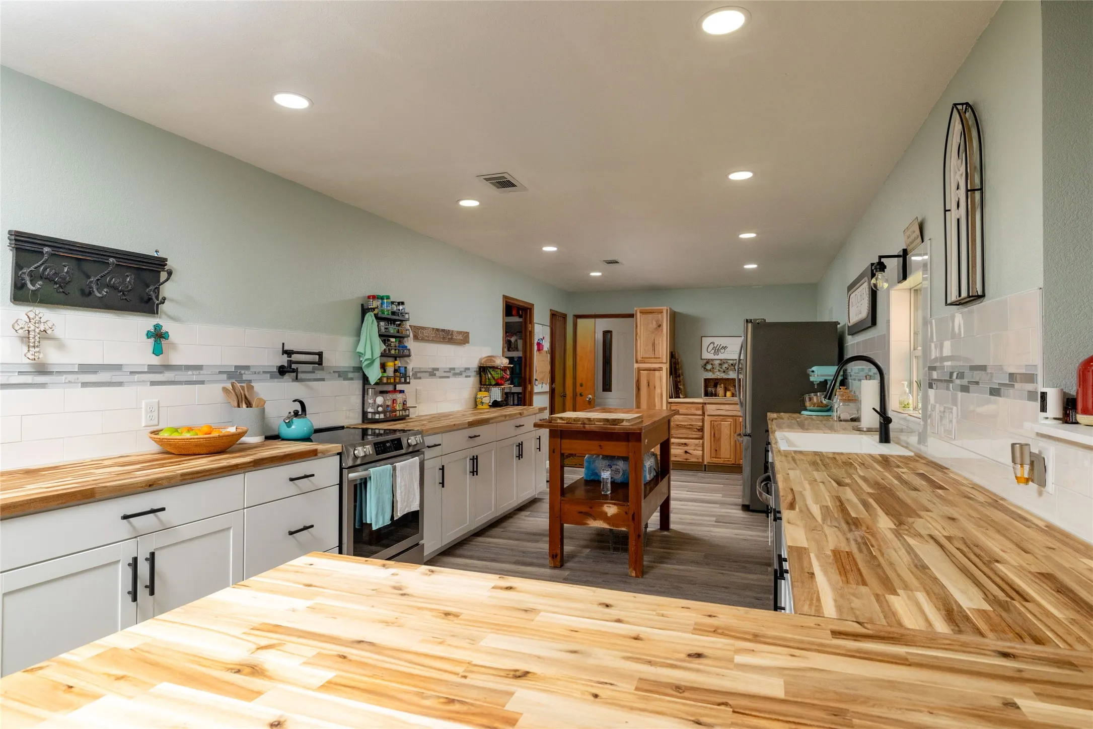 Single Family Residence For Sale in Wise County , 448 County Road 4287, Decatur, Texas 76234, 4 Bedroom, 2 Bathroom, 2 Garage spaces, 4,550 Sqft, built in 2000, mls#21315233, Real Estate Agent in Decatur, Homes For Sale in Wise county, Homes For Sale in Decatur, Realtor in Decatur Texas, Real Estate Brokerage Independent Realty Texas, Luminita Cordes Realtor