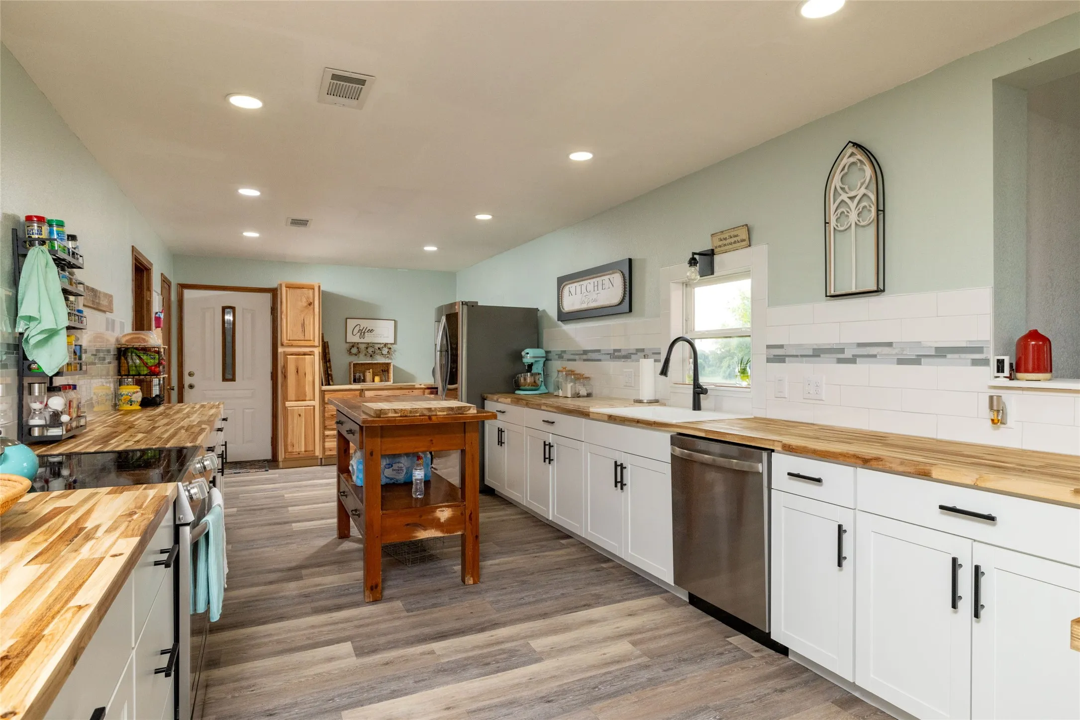 Single Family Residence For Sale in Wise County , 448 County Road 4287, Decatur, Texas 76234, 4 Bedroom, 2 Bathroom, 2 Garage spaces, 4,550 Sqft, built in 2000, mls#21315233, Real Estate Agent in Decatur, Homes For Sale in Wise county, Homes For Sale in Decatur, Realtor in Decatur Texas, Real Estate Brokerage Independent Realty Texas, Luminita Cordes Realtor