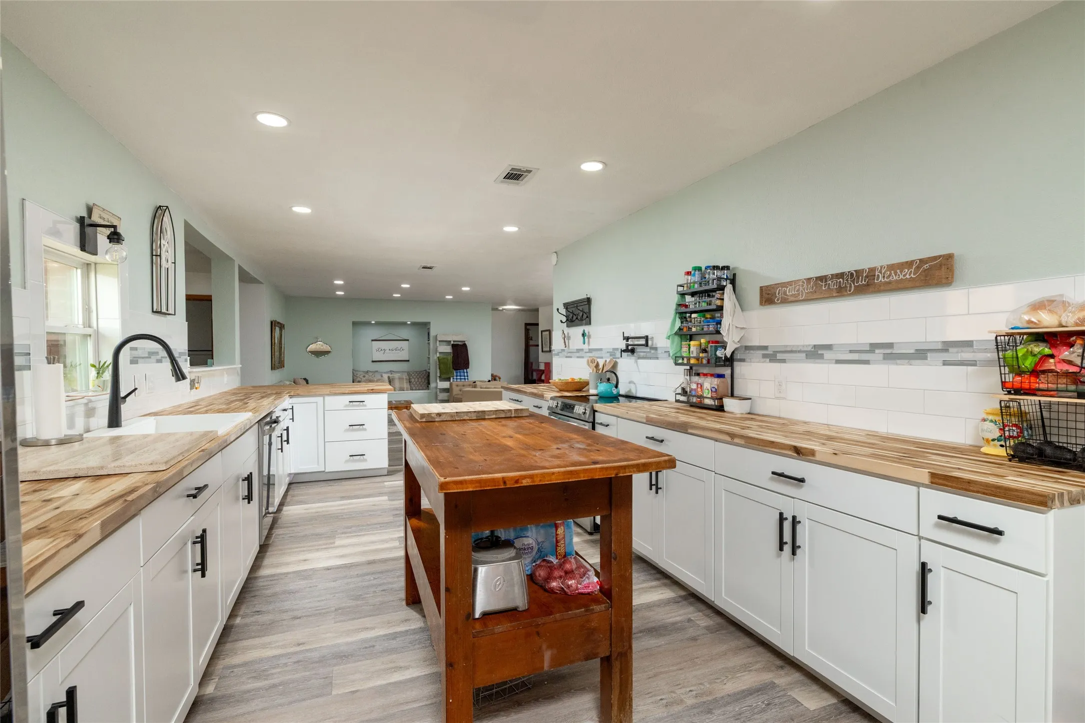 Single Family Residence For Sale in Wise County , 448 County Road 4287, Decatur, Texas 76234, 4 Bedroom, 2 Bathroom, 2 Garage spaces, 4,550 Sqft, built in 2000, mls#21315233, Real Estate Agent in Decatur, Homes For Sale in Wise county, Homes For Sale in Decatur, Realtor in Decatur Texas, Real Estate Brokerage Independent Realty Texas, Luminita Cordes Realtor