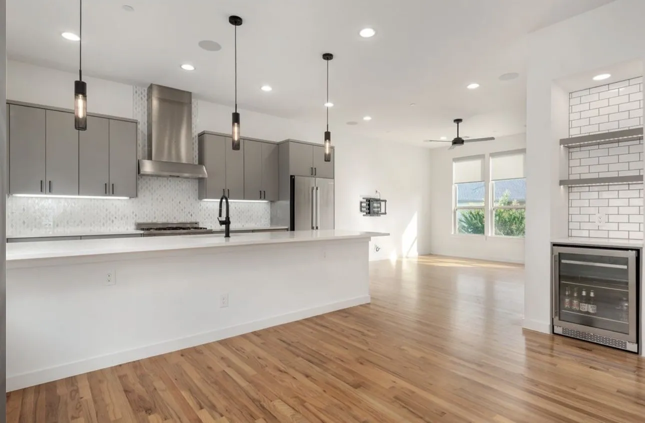 Condominium For Rent in Dallas County , 5015 Manett Street 106, Dallas, Texas 75206, 2 Bedroom, 3 Bathroom, 2 Garage spaces, 1,493 Sqft, built in 2017, mls#21313409, Real Estate Agent in Dallas, Homes For Rent in Dallas county, Homes For Rent in Dallas, Realtor in Dallas Texas, Real Estate Brokerage Independent Realty Texas, Luminita Cordes Realtor