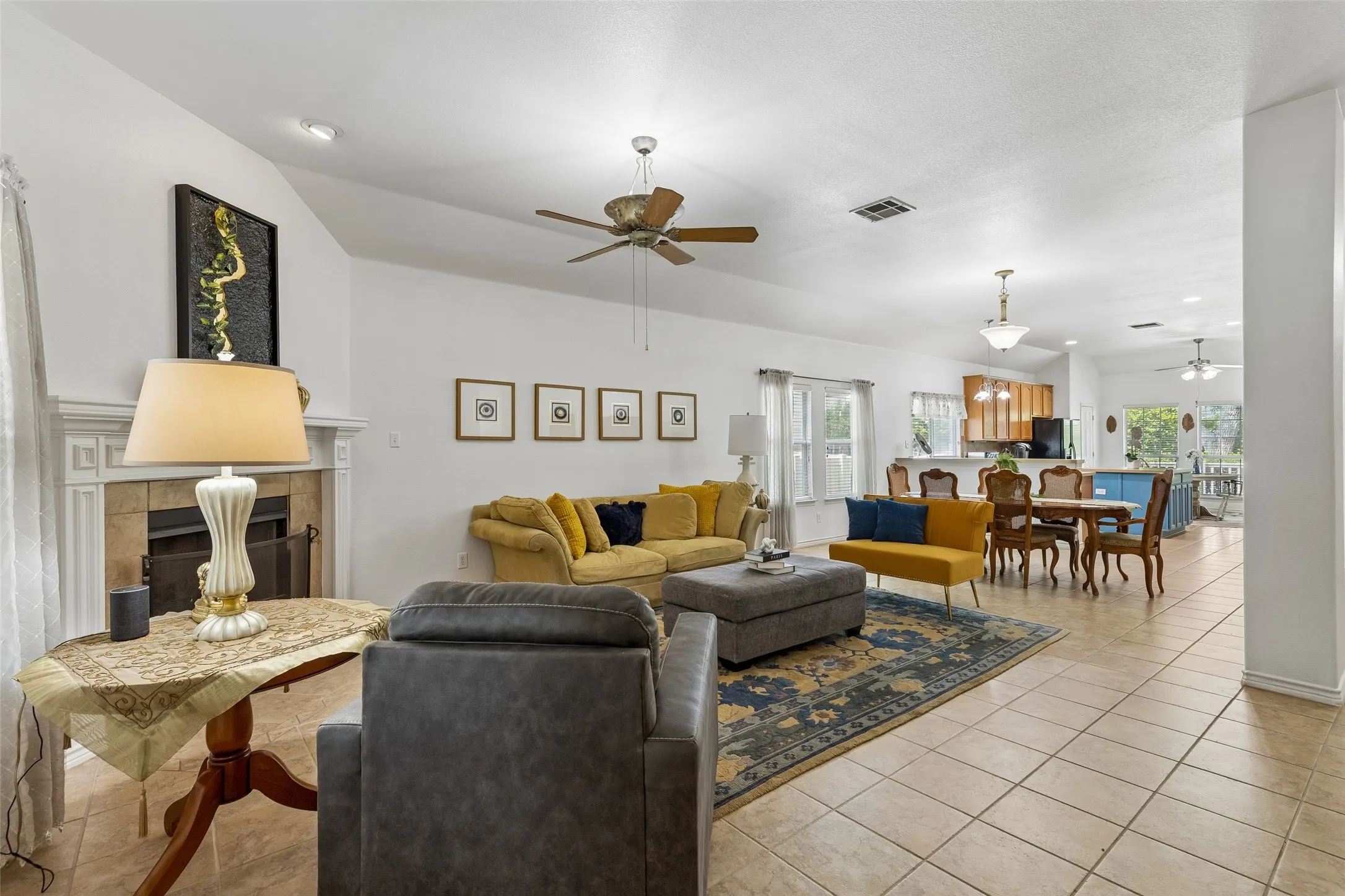 Single Family Residence For Sale in Denton County , 1104 Bell Manor Drive, Savannah, Texas 76227, 4 Bedroom, 2 Bathroom, 3 Garage spaces, 2,203 Sqft, built in 2005, mls#21312274, Real Estate Agent in Savannah, Homes For Sale in Denton county, Homes For Sale in Savannah, Realtor in Savannah Texas, Real Estate Brokerage Independent Realty Texas, Luminita Cordes Realtor