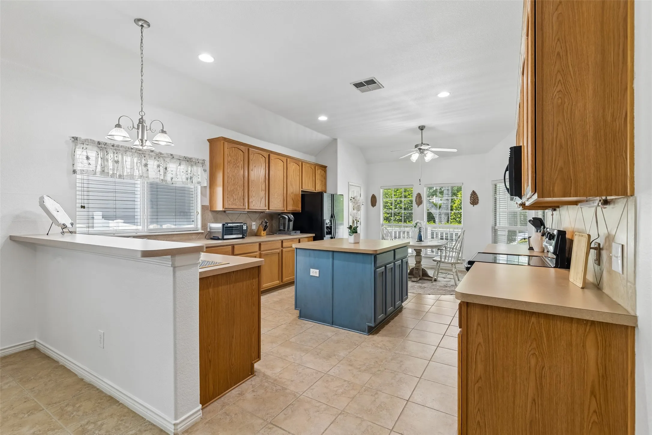 Island kitchen, 42' cabinets