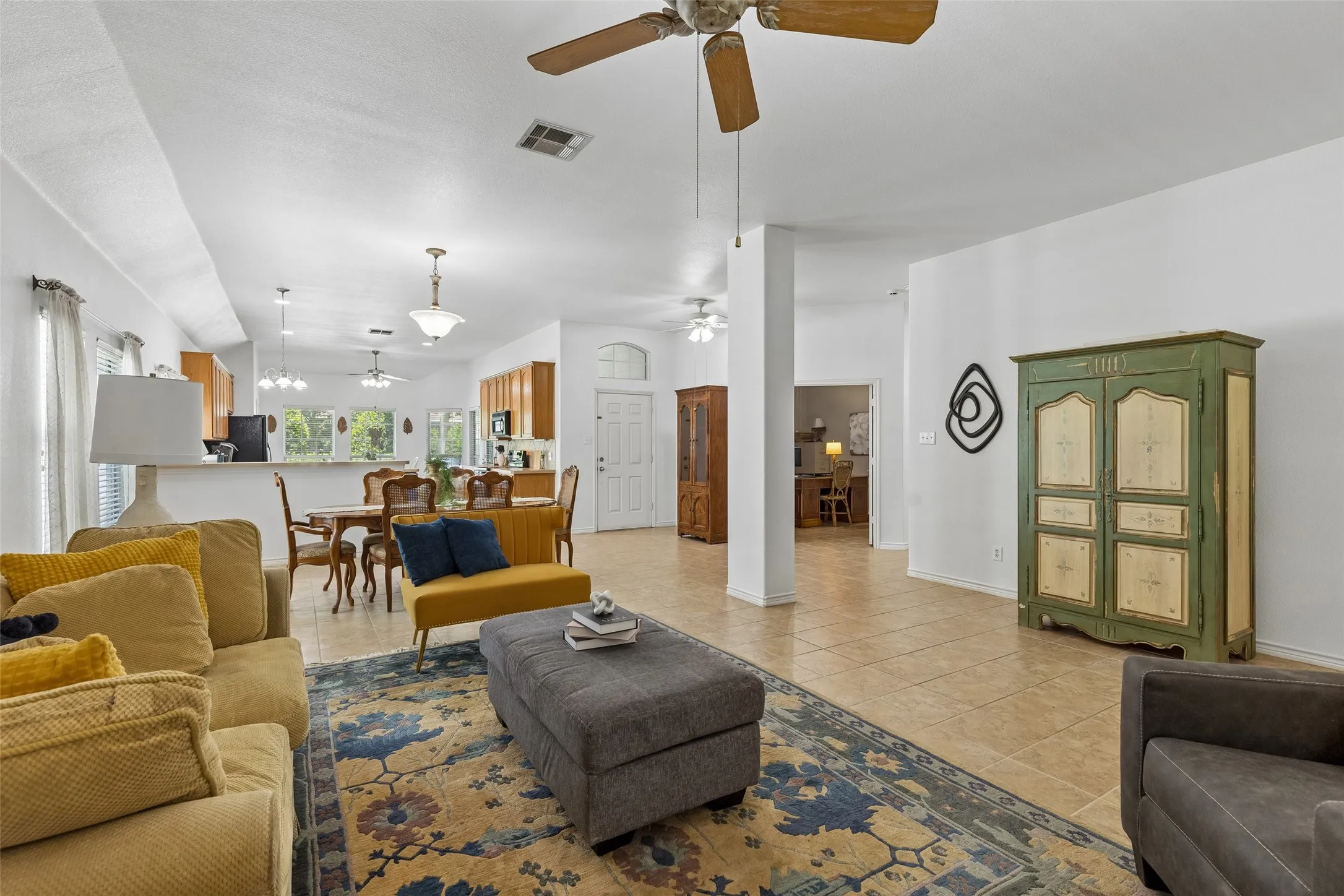 Single Family Residence For Sale in Denton County , 1104 Bell Manor Drive, Savannah, Texas 76227, 4 Bedroom, 2 Bathroom, 3 Garage spaces, 2,203 Sqft, built in 2005, mls#21312274, Real Estate Agent in Savannah, Homes For Sale in Denton county, Homes For Sale in Savannah, Realtor in Savannah Texas, Real Estate Brokerage Independent Realty Texas, Luminita Cordes Realtor