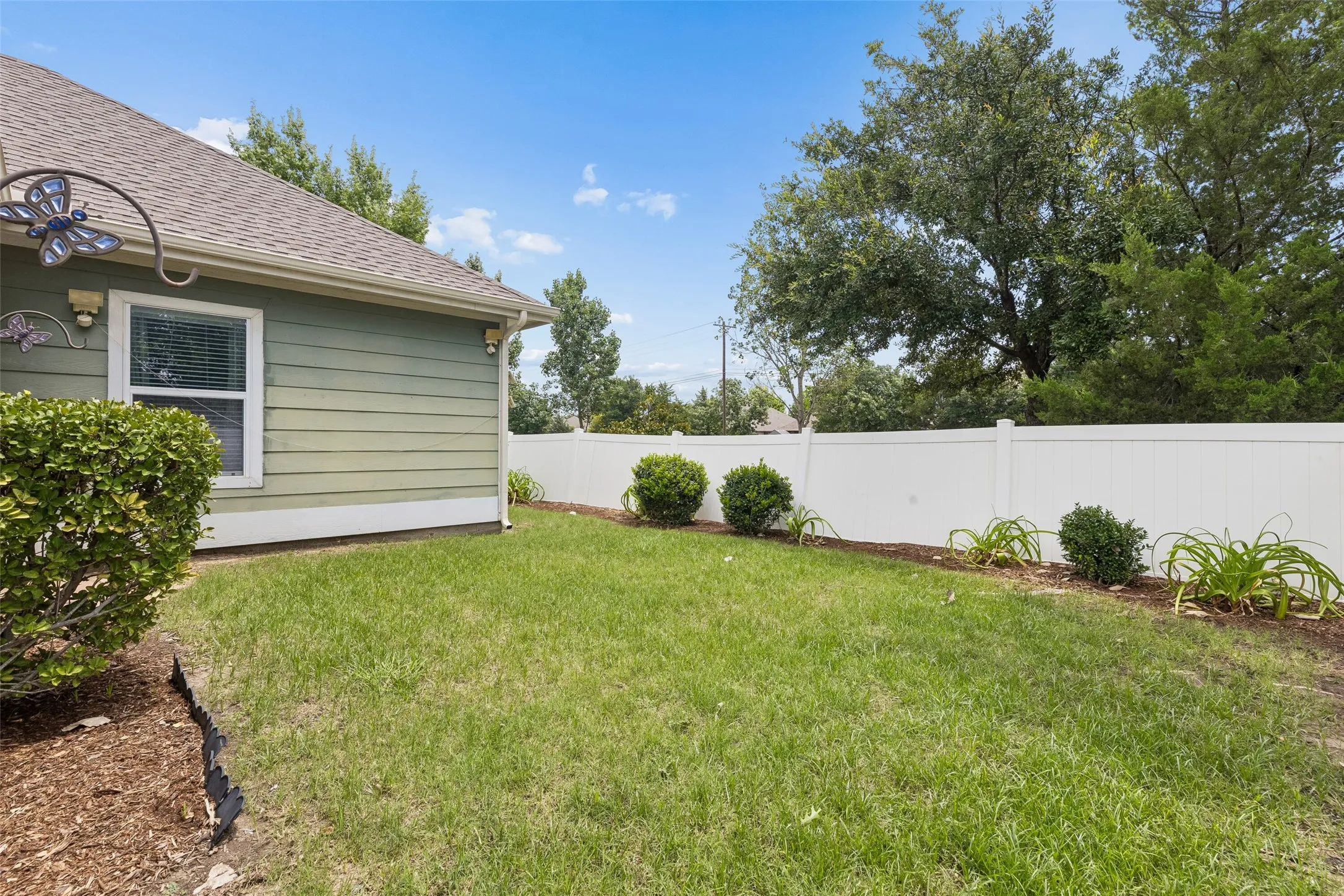 Single Family Residence For Sale in Denton County , 1104 Bell Manor Drive, Savannah, Texas 76227, 4 Bedroom, 2 Bathroom, 3 Garage spaces, 2,203 Sqft, built in 2005, mls#21312274, Real Estate Agent in Savannah, Homes For Sale in Denton county, Homes For Sale in Savannah, Realtor in Savannah Texas, Real Estate Brokerage Independent Realty Texas, Luminita Cordes Realtor