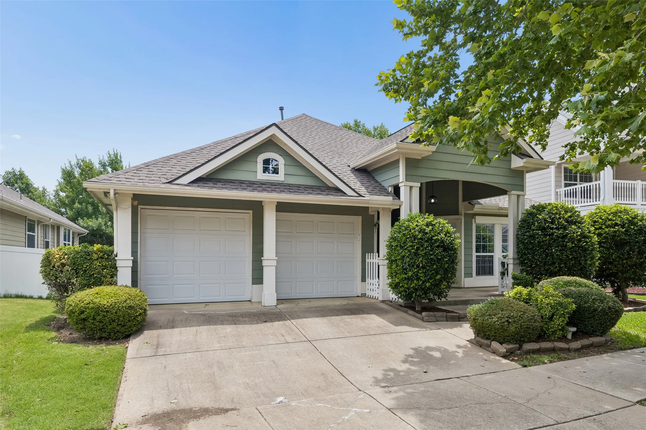 Single Family Residence For Sale in Denton County , 1104 Bell Manor Drive, Savannah, Texas 76227, 4 Bedroom, 2 Bathroom, 3 Garage spaces, 2,203 Sqft, built in 2005, mls#21312274, Real Estate Agent in Savannah, Homes For Sale in Denton county, Homes For Sale in Savannah, Realtor in Savannah Texas, Real Estate Brokerage Independent Realty Texas, Luminita Cordes Realtor