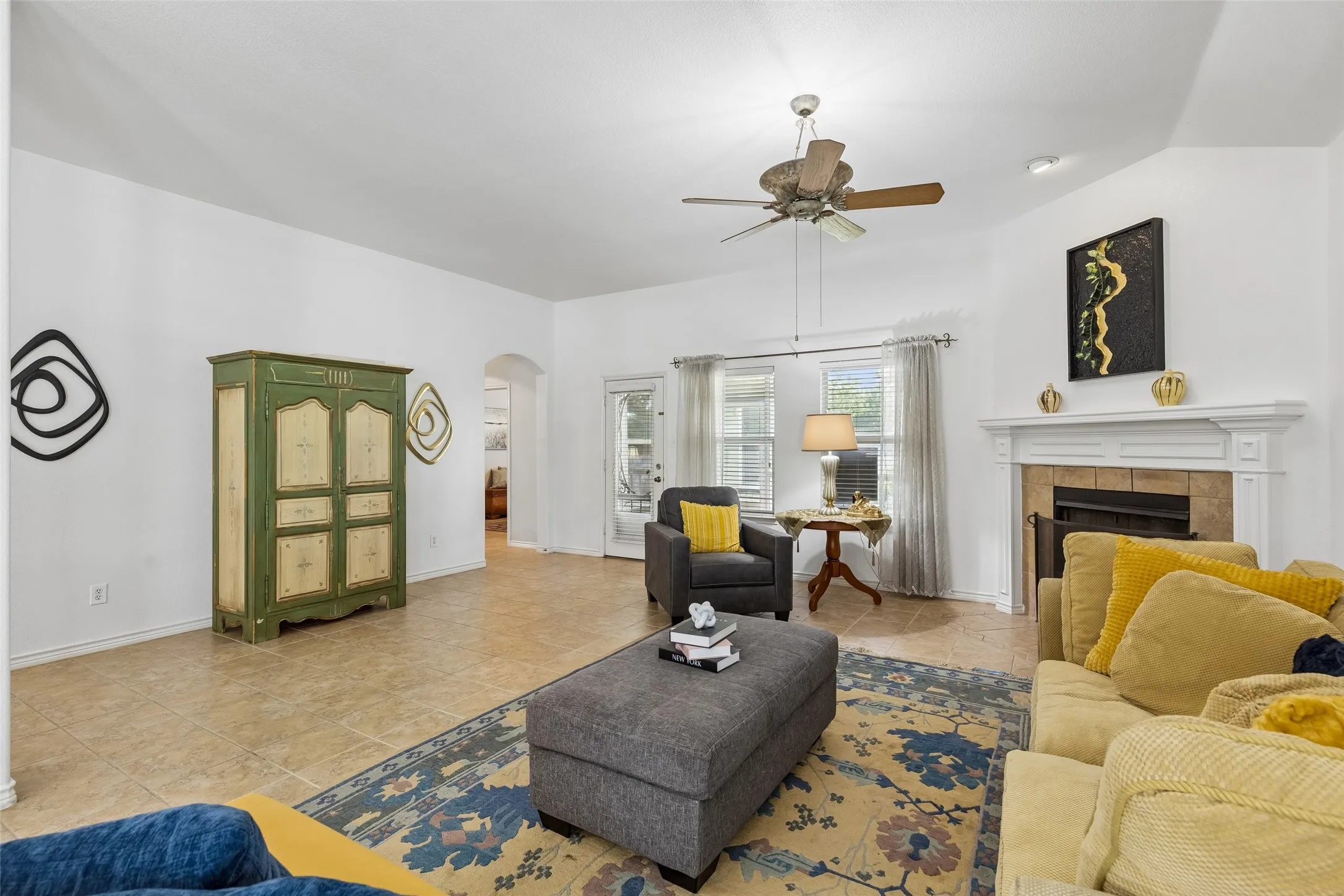 Single Family Residence For Sale in Denton County , 1104 Bell Manor Drive, Savannah, Texas 76227, 4 Bedroom, 2 Bathroom, 3 Garage spaces, 2,203 Sqft, built in 2005, mls#21312274, Real Estate Agent in Savannah, Homes For Sale in Denton county, Homes For Sale in Savannah, Realtor in Savannah Texas, Real Estate Brokerage Independent Realty Texas, Luminita Cordes Realtor