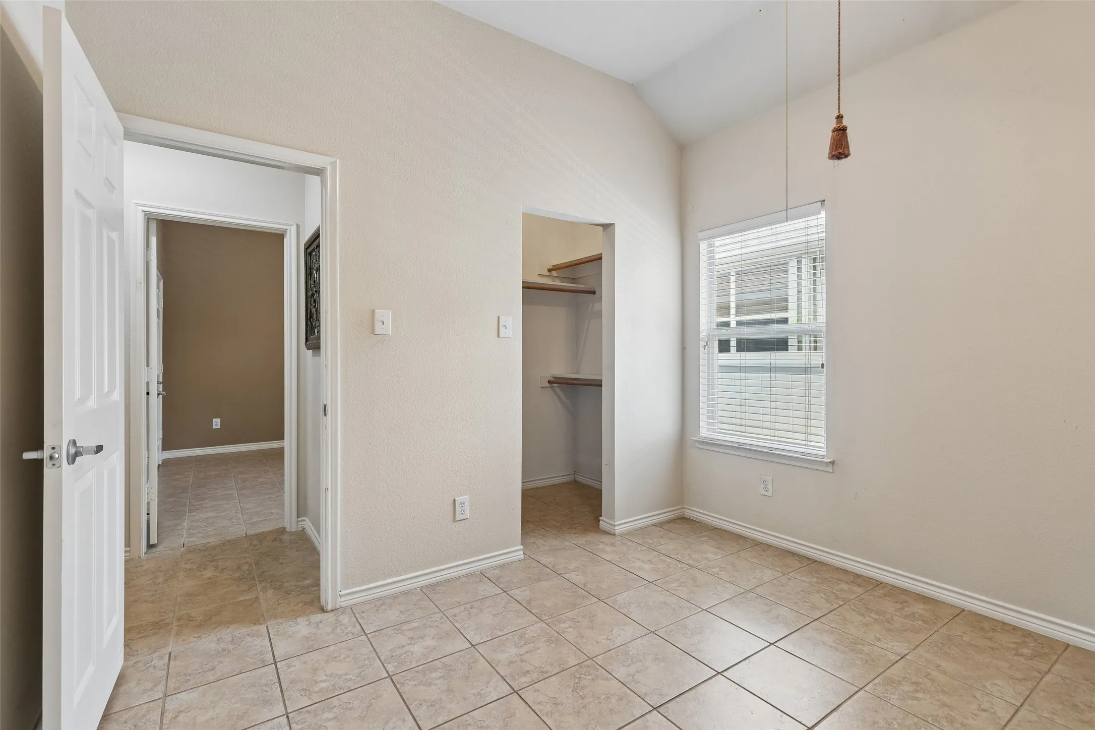 Single Family Residence For Sale in Denton County , 1104 Bell Manor Drive, Savannah, Texas 76227, 4 Bedroom, 2 Bathroom, 3 Garage spaces, 2,203 Sqft, built in 2005, mls#21312274, Real Estate Agent in Savannah, Homes For Sale in Denton county, Homes For Sale in Savannah, Realtor in Savannah Texas, Real Estate Brokerage Independent Realty Texas, Luminita Cordes Realtor