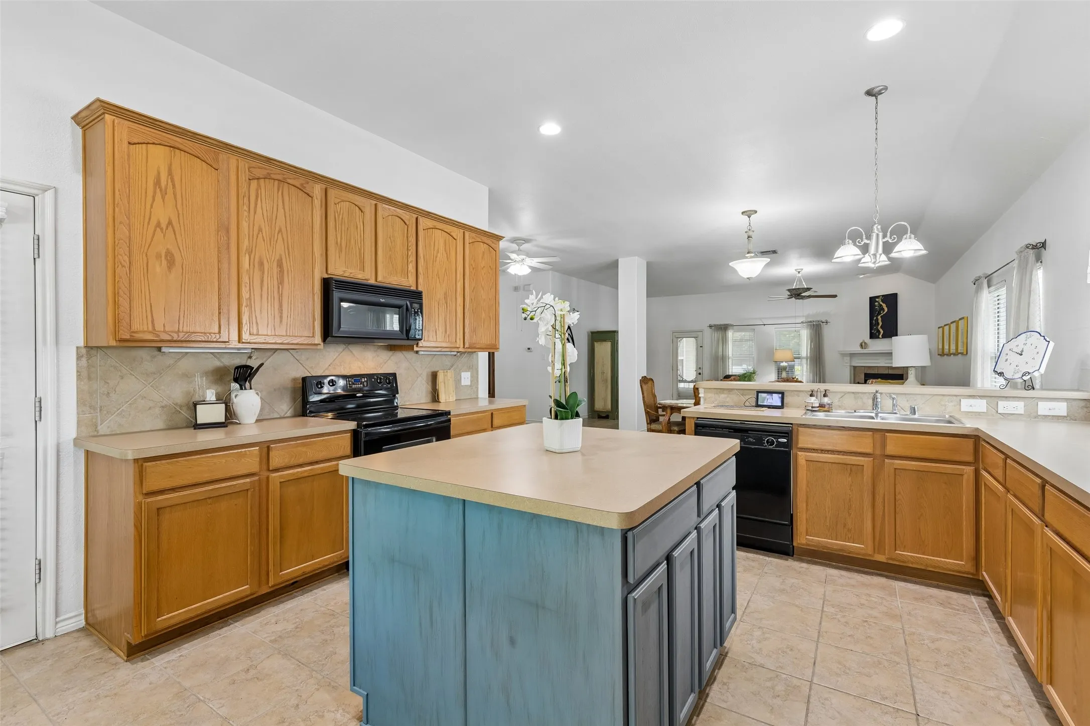 Single Family Residence For Sale in Denton County , 1104 Bell Manor Drive, Savannah, Texas 76227, 4 Bedroom, 2 Bathroom, 3 Garage spaces, 2,203 Sqft, built in 2005, mls#21312274, Real Estate Agent in Savannah, Homes For Sale in Denton county, Homes For Sale in Savannah, Realtor in Savannah Texas, Real Estate Brokerage Independent Realty Texas, Luminita Cordes Realtor