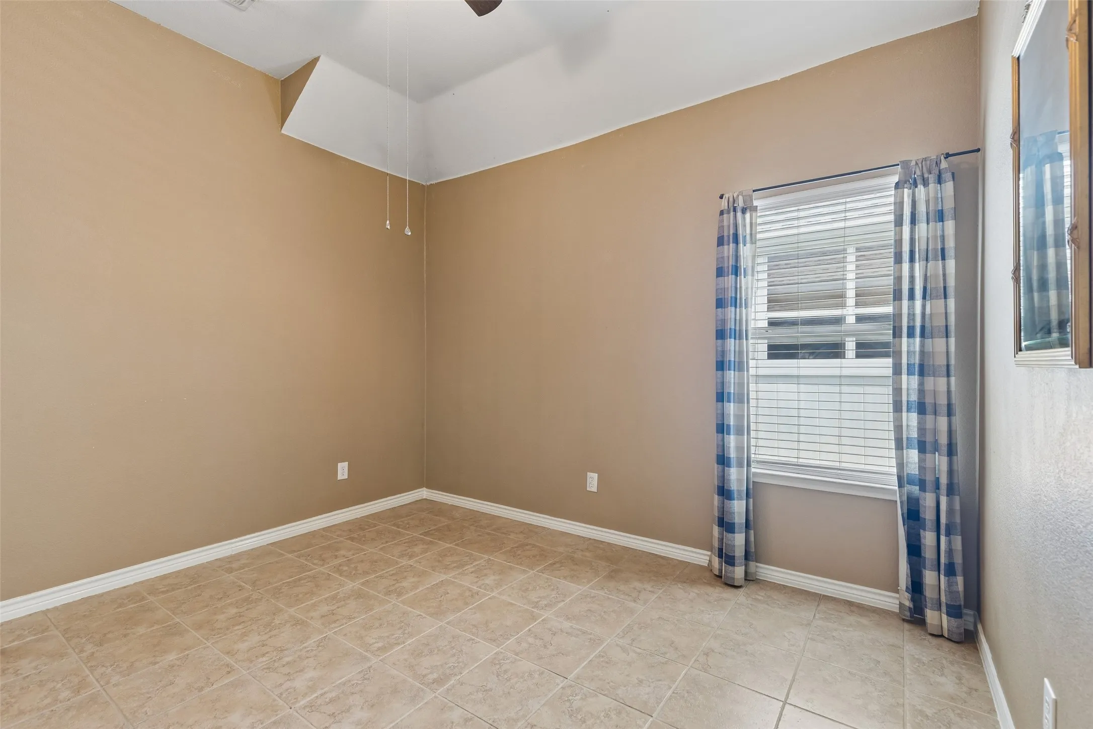 Single Family Residence For Sale in Denton County , 1104 Bell Manor Drive, Savannah, Texas 76227, 4 Bedroom, 2 Bathroom, 3 Garage spaces, 2,203 Sqft, built in 2005, mls#21312274, Real Estate Agent in Savannah, Homes For Sale in Denton county, Homes For Sale in Savannah, Realtor in Savannah Texas, Real Estate Brokerage Independent Realty Texas, Luminita Cordes Realtor