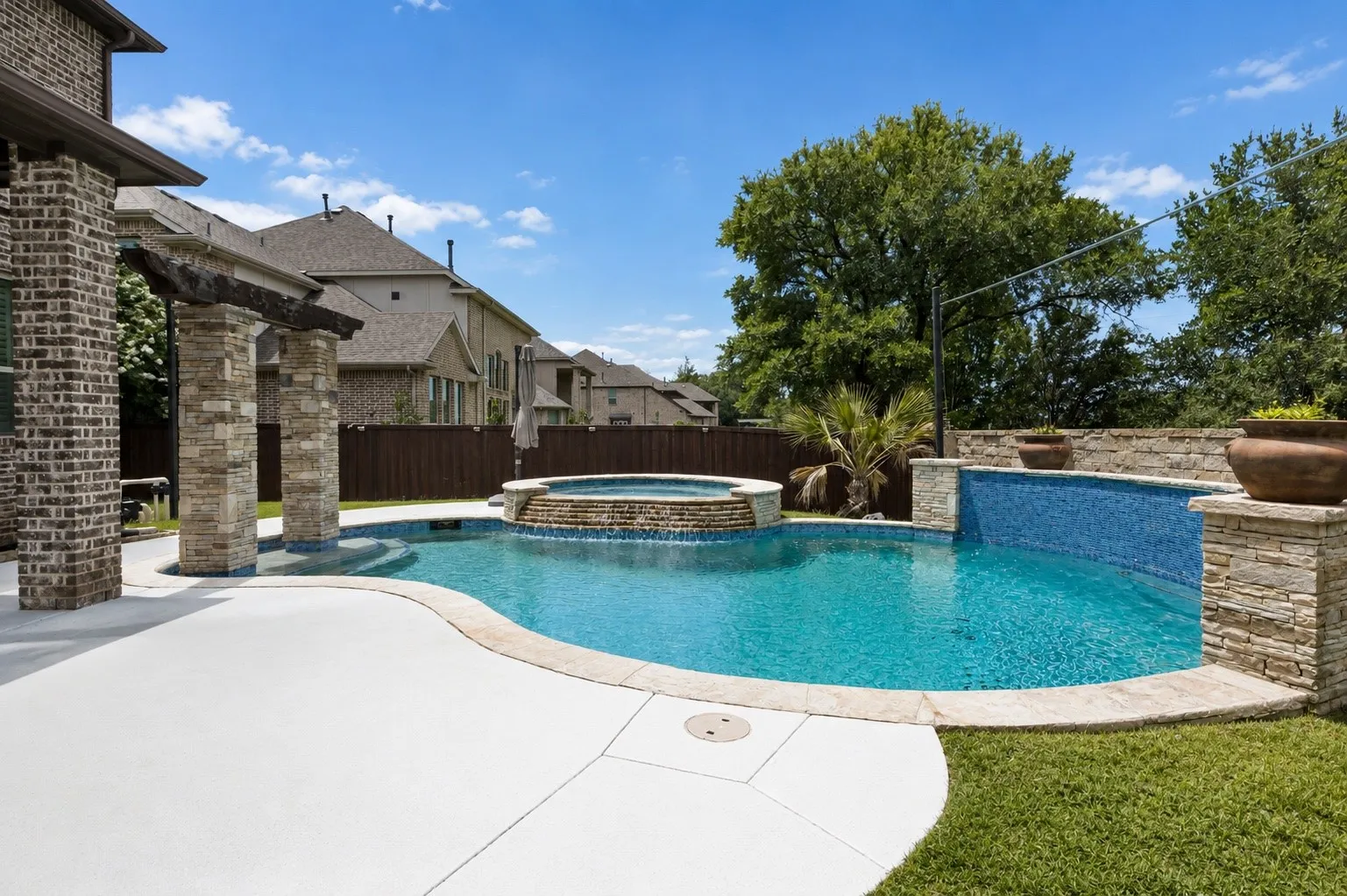 Single Family Residence For Sale in Tarrant County , 412 Winding Ridge Trail, Southlake, Texas 76092, 5 Bedroom, 7 Bathroom, 3 Garage spaces, 4,997 Sqft, built in 2015, mls#21315142, Real Estate Agent in Southlake, Homes For Sale in Tarrant county, Homes For Sale in Southlake, Realtor in Southlake Texas, Real Estate Brokerage Independent Realty Texas, Luminita Cordes Realtor