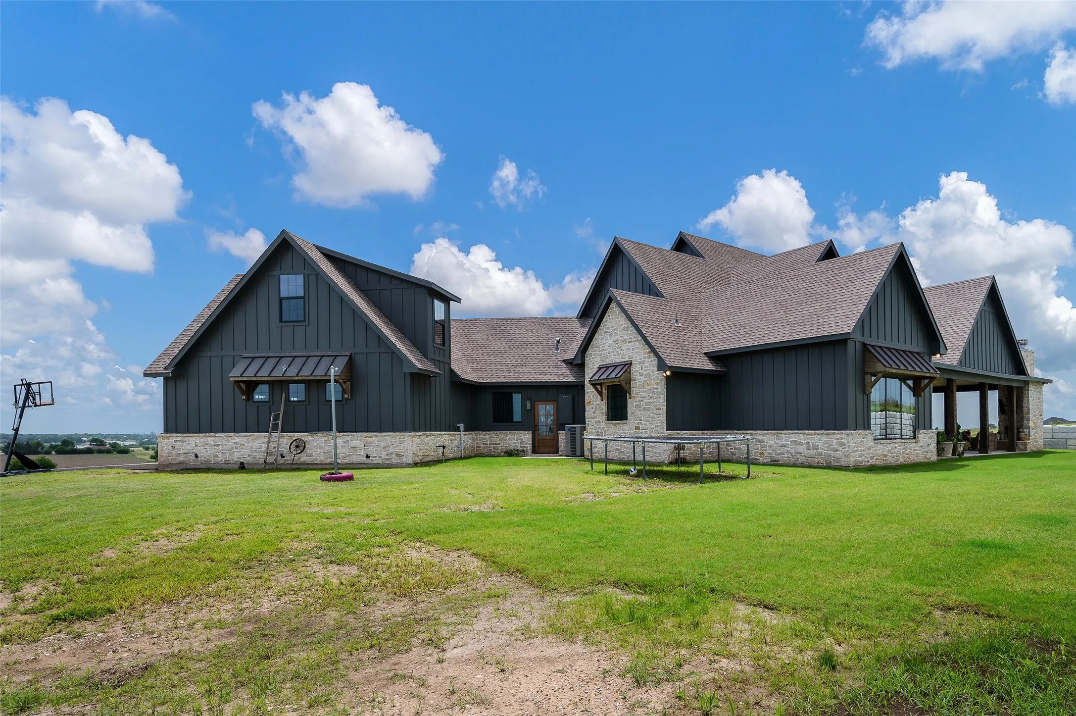 Single Family Residence For Sale in Cooke County , 249 County Road 359, Muenster, Texas 76252, 4 Bedroom, 4 Bathroom, 2 Garage spaces, 3,924 Sqft, built in 2023, mls#21314721, Real Estate Agent in Muenster, Homes For Sale in Cooke county, Homes For Sale in Muenster, Realtor in Muenster Texas, Real Estate Brokerage Independent Realty Texas, Luminita Cordes Realtor