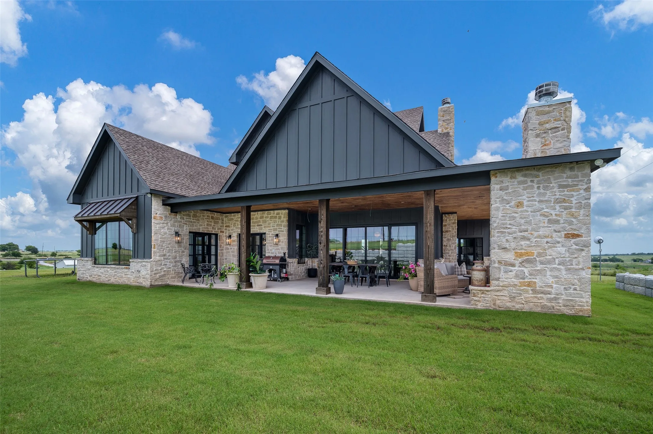 Single Family Residence For Sale in Cooke County , 249 County Road 359, Muenster, Texas 76252, 4 Bedroom, 4 Bathroom, 2 Garage spaces, 3,924 Sqft, built in 2023, mls#21314721, Real Estate Agent in Muenster, Homes For Sale in Cooke county, Homes For Sale in Muenster, Realtor in Muenster Texas, Real Estate Brokerage Independent Realty Texas, Luminita Cordes Realtor