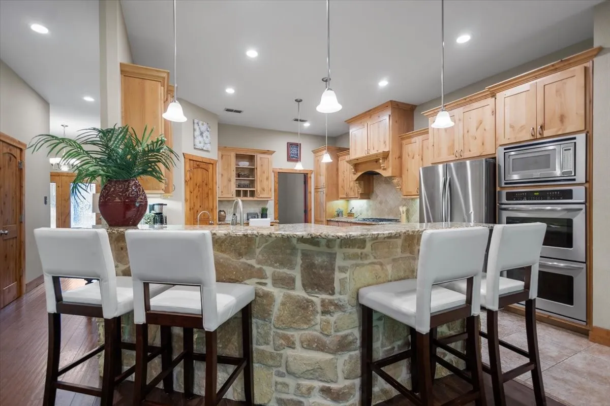 Single Family Residence For Sale in Smith County , 18598 FM 1804, Lindale, Texas 75771, 4 Bedroom, 3 Bathroom, 2 Garage spaces, 2,942 Sqft, built in 2011, mls#21315245, Real Estate Agent in Lindale, Homes For Sale in Smith county, Homes For Sale in Lindale, Realtor in Lindale Texas, Real Estate Brokerage Independent Realty Texas, Luminita Cordes Realtor