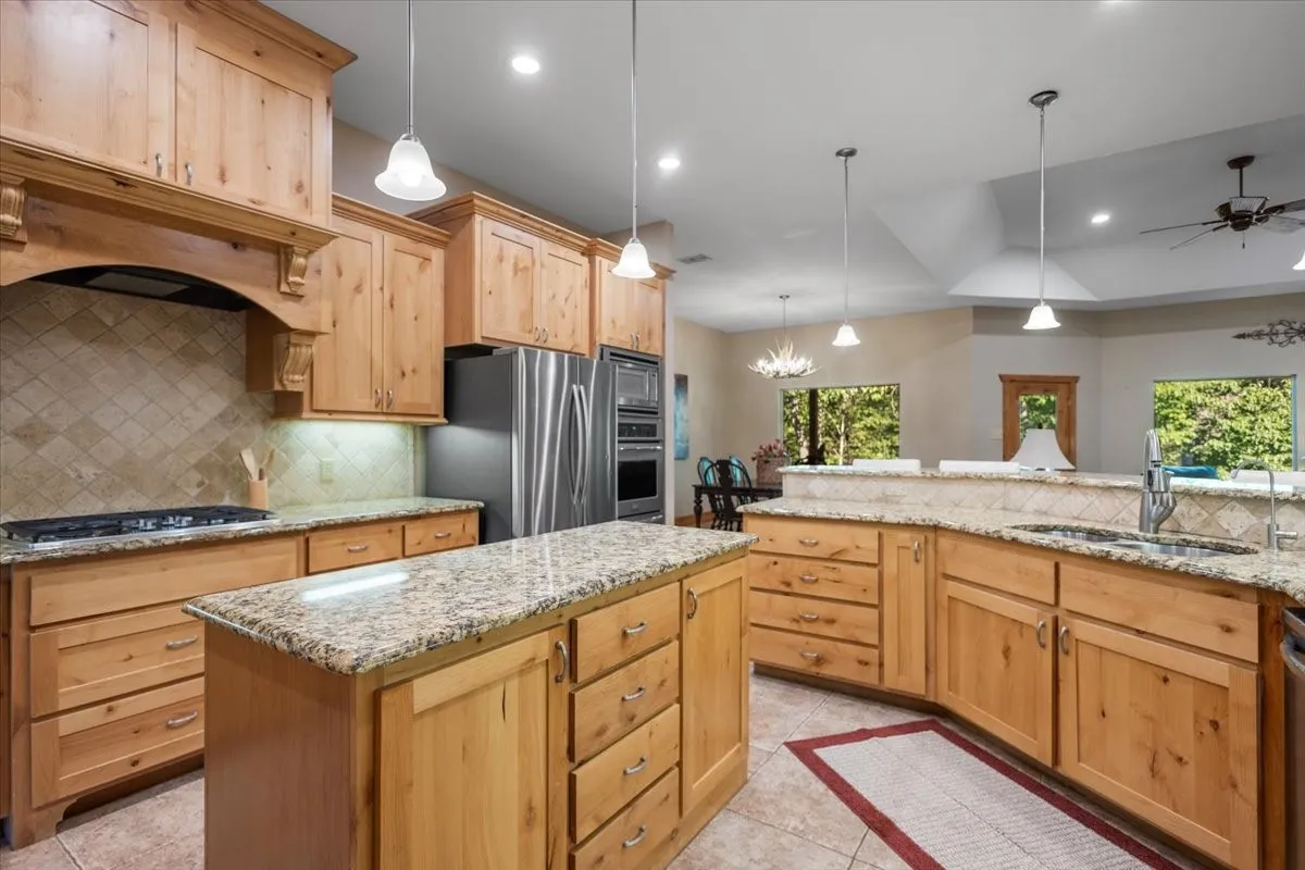 Single Family Residence For Sale in Smith County , 18598 FM 1804, Lindale, Texas 75771, 4 Bedroom, 3 Bathroom, 2 Garage spaces, 2,942 Sqft, built in 2011, mls#21315245, Real Estate Agent in Lindale, Homes For Sale in Smith county, Homes For Sale in Lindale, Realtor in Lindale Texas, Real Estate Brokerage Independent Realty Texas, Luminita Cordes Realtor