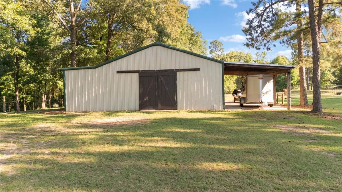 Single Family Residence For Sale in Smith County , 18598 FM 1804, Lindale, Texas 75771, 4 Bedroom, 3 Bathroom, 2 Garage spaces, 2,942 Sqft, built in 2011, mls#21315245, Real Estate Agent in Lindale, Homes For Sale in Smith county, Homes For Sale in Lindale, Realtor in Lindale Texas, Real Estate Brokerage Independent Realty Texas, Luminita Cordes Realtor