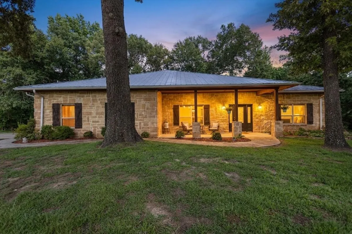 Single Family Residence For Sale in Smith County , 18598 FM 1804, Lindale, Texas 75771, 4 Bedroom, 3 Bathroom, 2 Garage spaces, 2,942 Sqft, built in 2011, mls#21315245, Real Estate Agent in Lindale, Homes For Sale in Smith county, Homes For Sale in Lindale, Realtor in Lindale Texas, Real Estate Brokerage Independent Realty Texas, Luminita Cordes Realtor