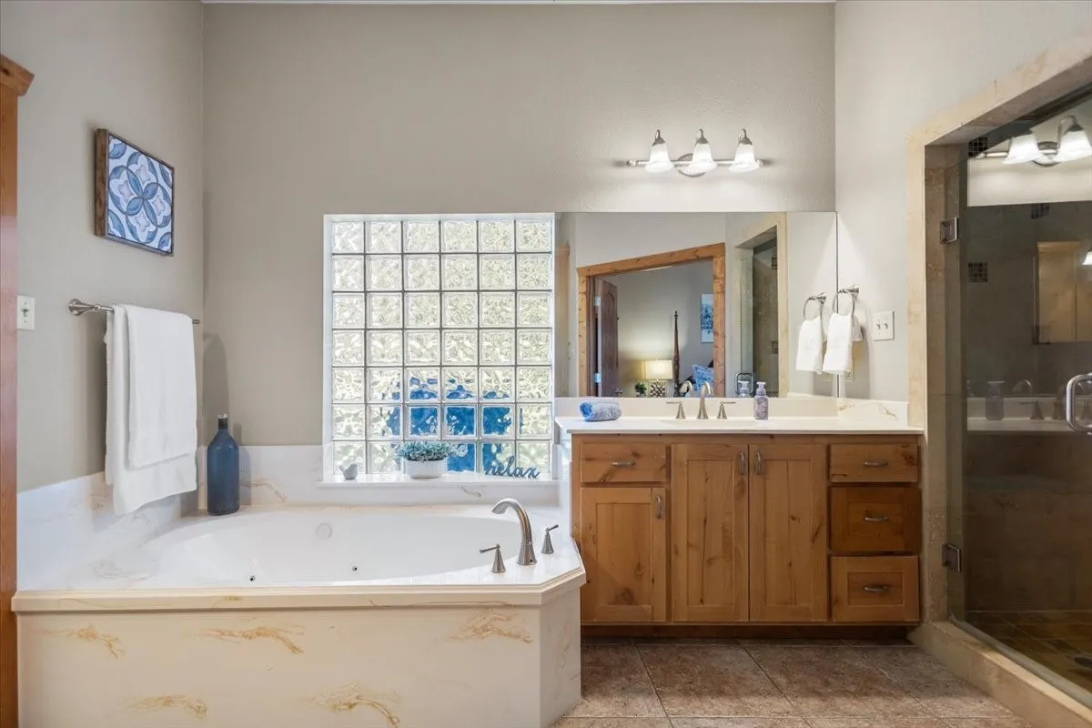 Single Family Residence For Sale in Smith County , 18598 FM 1804, Lindale, Texas 75771, 4 Bedroom, 3 Bathroom, 2 Garage spaces, 2,942 Sqft, built in 2011, mls#21315245, Real Estate Agent in Lindale, Homes For Sale in Smith county, Homes For Sale in Lindale, Realtor in Lindale Texas, Real Estate Brokerage Independent Realty Texas, Luminita Cordes Realtor