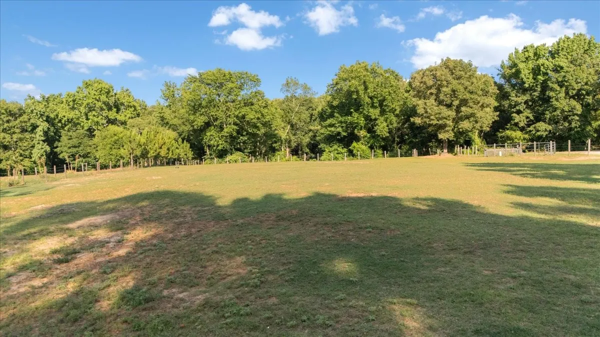 Single Family Residence For Sale in Smith County , 18598 FM 1804, Lindale, Texas 75771, 4 Bedroom, 3 Bathroom, 2 Garage spaces, 2,942 Sqft, built in 2011, mls#21315245, Real Estate Agent in Lindale, Homes For Sale in Smith county, Homes For Sale in Lindale, Realtor in Lindale Texas, Real Estate Brokerage Independent Realty Texas, Luminita Cordes Realtor