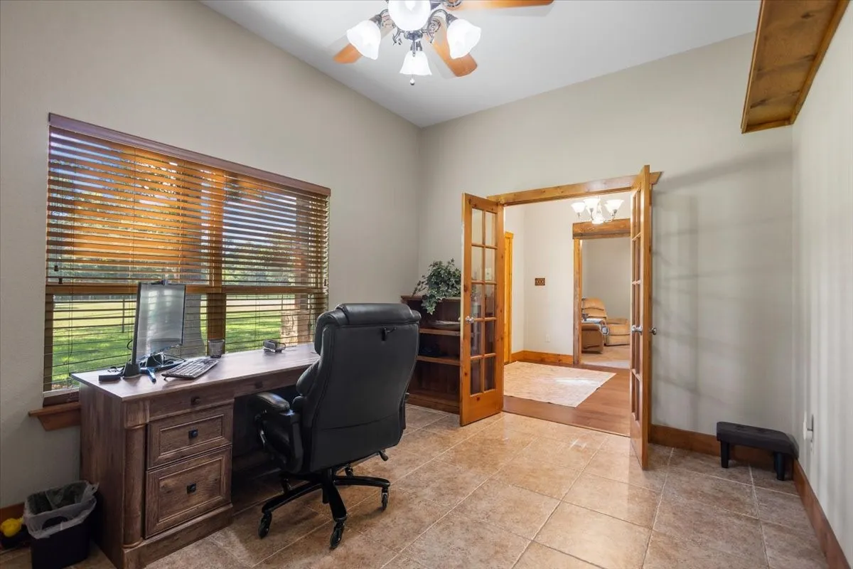 Single Family Residence For Sale in Smith County , 18598 FM 1804, Lindale, Texas 75771, 4 Bedroom, 3 Bathroom, 2 Garage spaces, 2,942 Sqft, built in 2011, mls#21315245, Real Estate Agent in Lindale, Homes For Sale in Smith county, Homes For Sale in Lindale, Realtor in Lindale Texas, Real Estate Brokerage Independent Realty Texas, Luminita Cordes Realtor