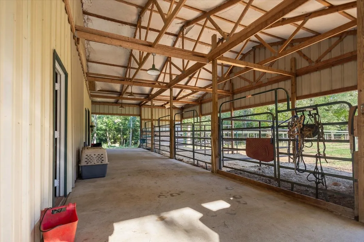 Single Family Residence For Sale in Smith County , 18598 FM 1804, Lindale, Texas 75771, 4 Bedroom, 3 Bathroom, 2 Garage spaces, 2,942 Sqft, built in 2011, mls#21315245, Real Estate Agent in Lindale, Homes For Sale in Smith county, Homes For Sale in Lindale, Realtor in Lindale Texas, Real Estate Brokerage Independent Realty Texas, Luminita Cordes Realtor