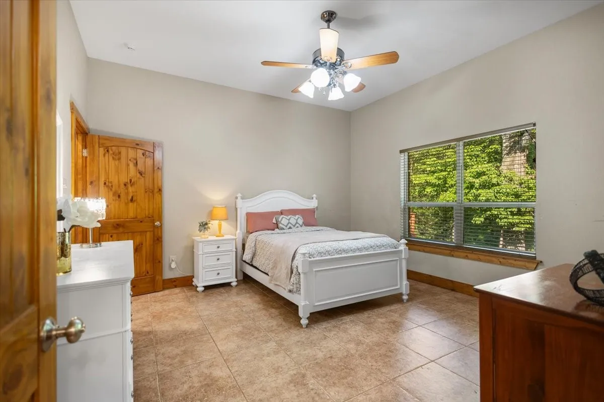Single Family Residence For Sale in Smith County , 18598 FM 1804, Lindale, Texas 75771, 4 Bedroom, 3 Bathroom, 2 Garage spaces, 2,942 Sqft, built in 2011, mls#21315245, Real Estate Agent in Lindale, Homes For Sale in Smith county, Homes For Sale in Lindale, Realtor in Lindale Texas, Real Estate Brokerage Independent Realty Texas, Luminita Cordes Realtor