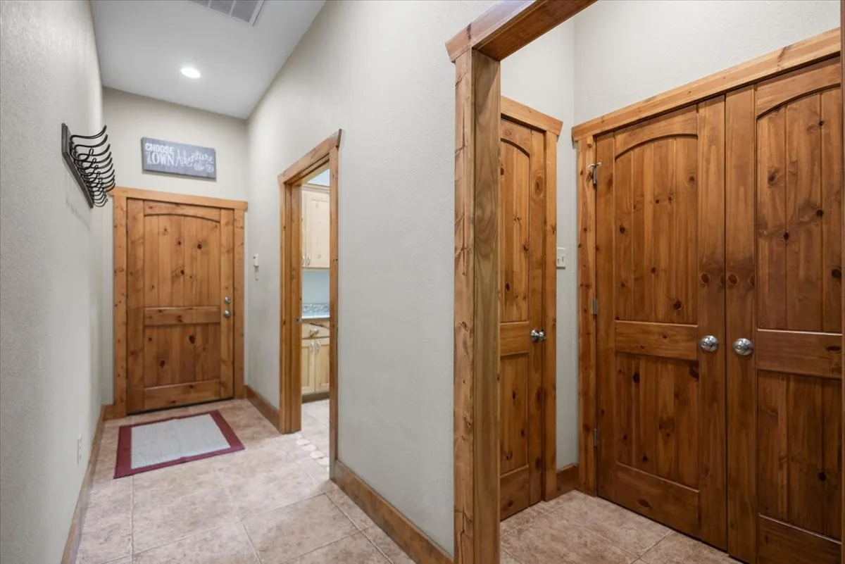 Single Family Residence For Sale in Smith County , 18598 FM 1804, Lindale, Texas 75771, 4 Bedroom, 3 Bathroom, 2 Garage spaces, 2,942 Sqft, built in 2011, mls#21315245, Real Estate Agent in Lindale, Homes For Sale in Smith county, Homes For Sale in Lindale, Realtor in Lindale Texas, Real Estate Brokerage Independent Realty Texas, Luminita Cordes Realtor