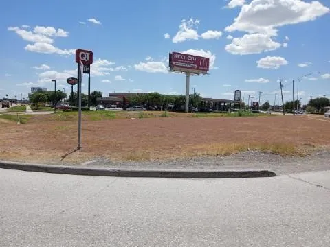 N Corner Clifford & 820